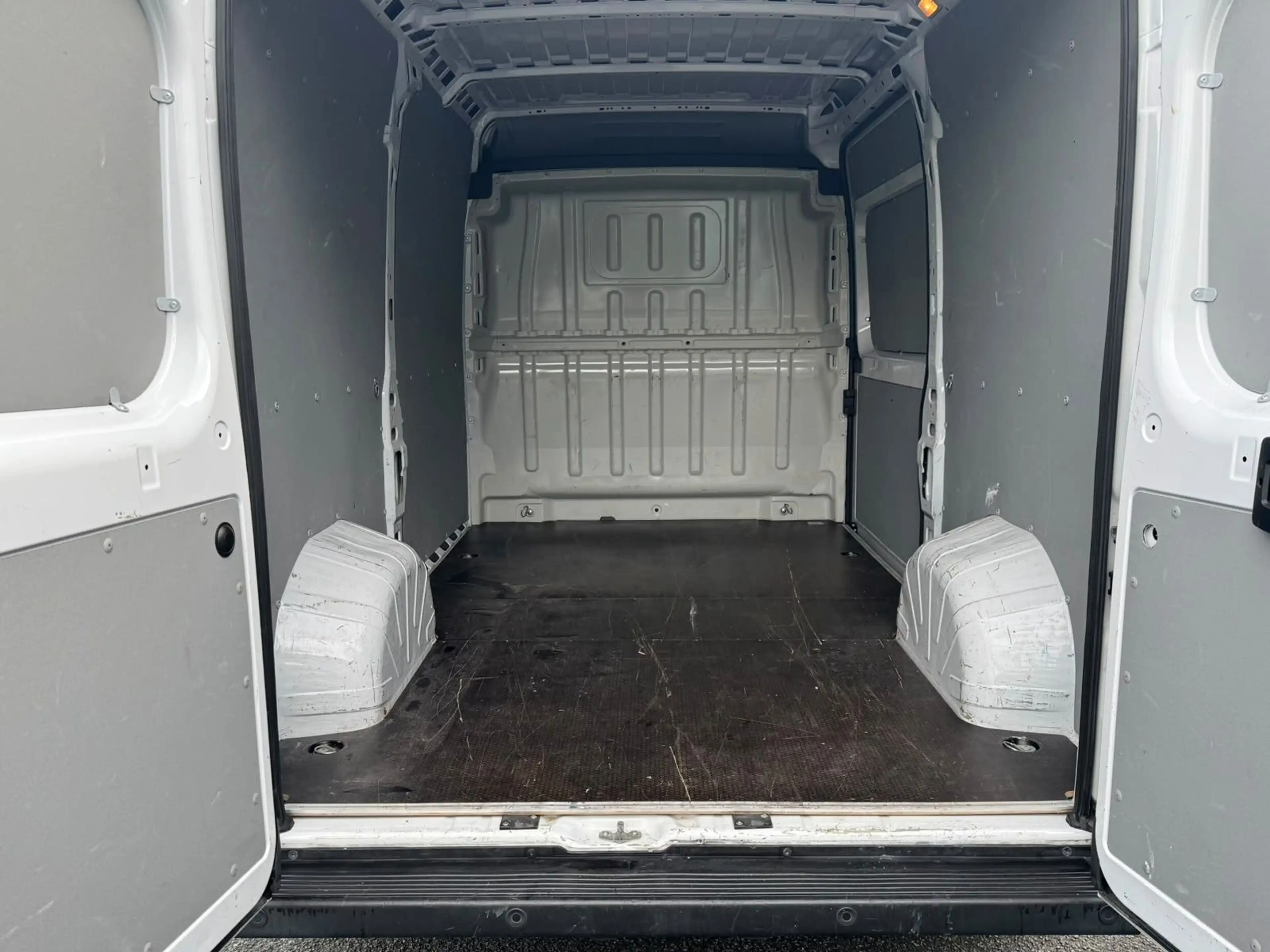 Peugeot Boxer Kasten Hochraum 333 L2H2 BlueHDi 140 Stop& — photo 14