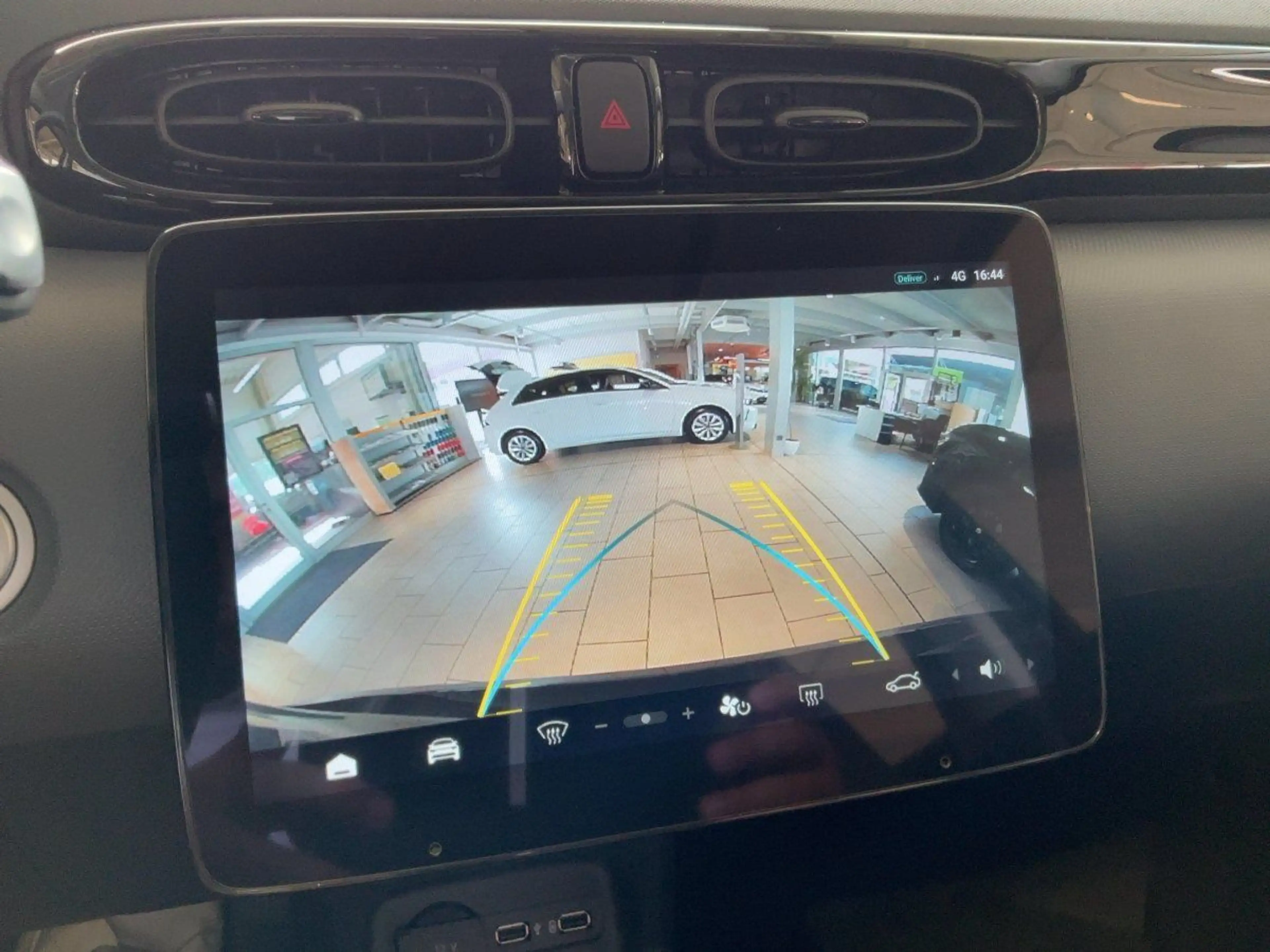 Leapmotor T03 37 70 kW BEV ACC+Navi+Pano+SD+Kam.+KeyLess — photo 15