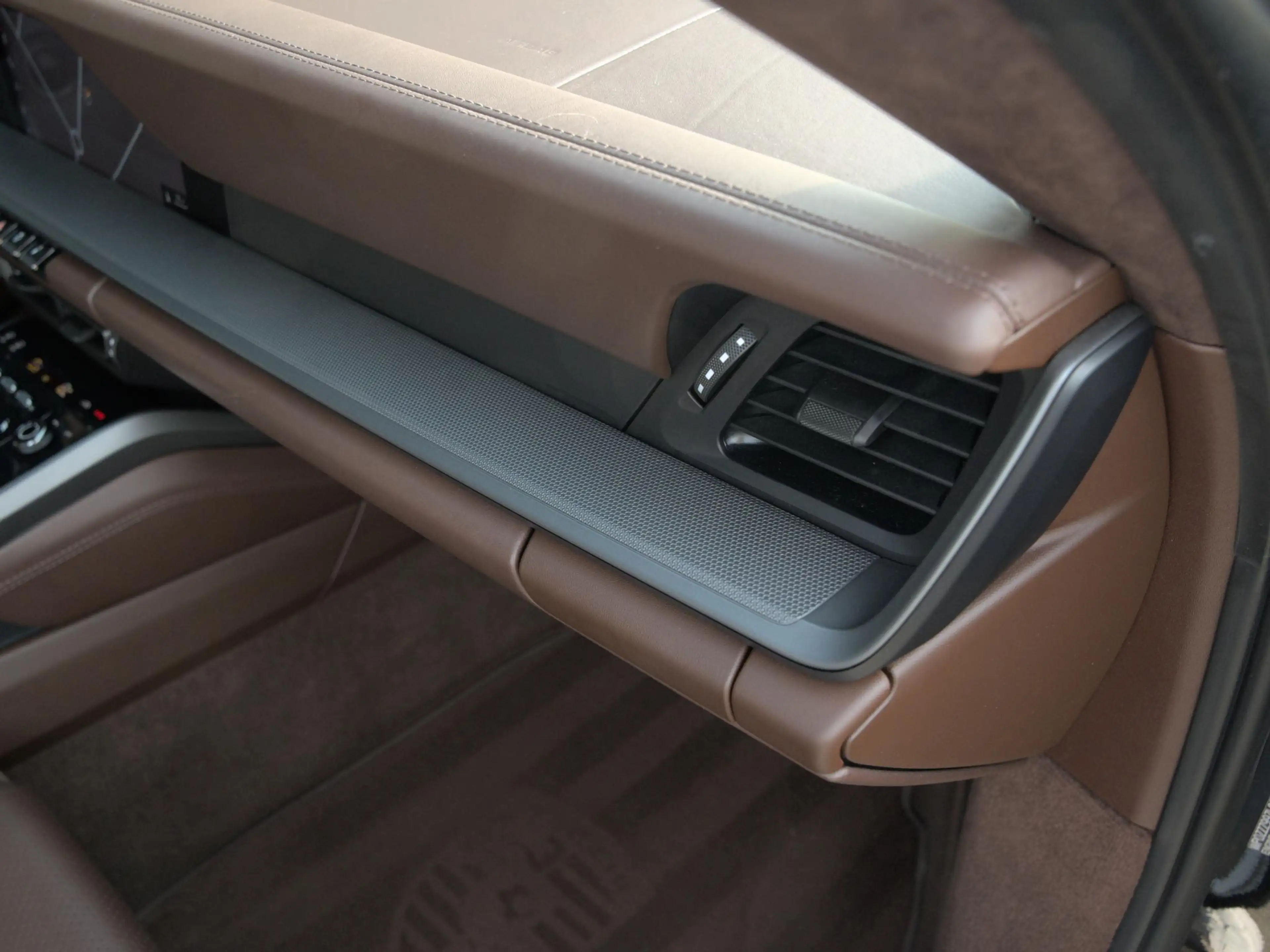 Porsche 992 3.0 Carrera 4 S — photo 41
