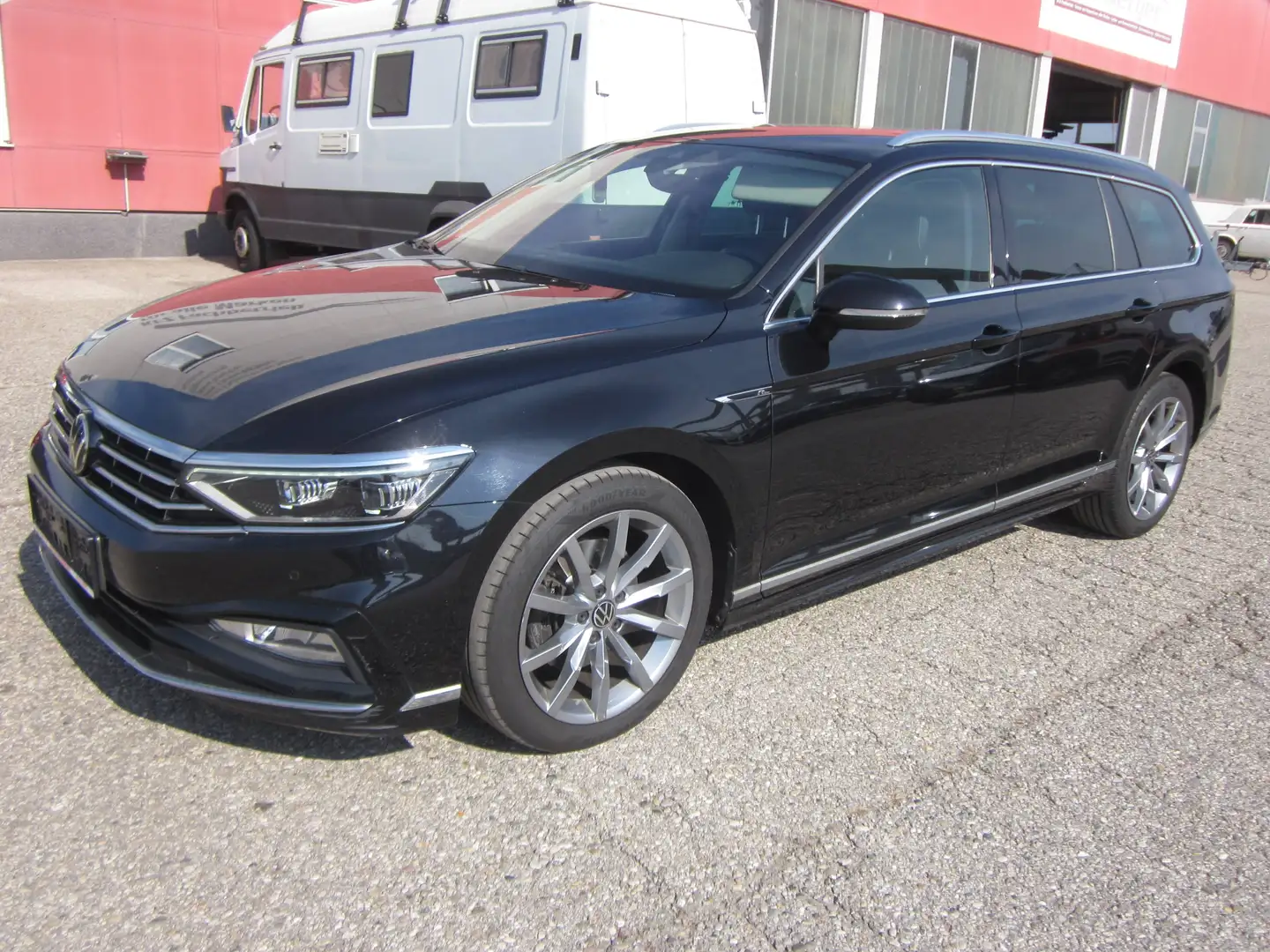 Volkswagen Passat Variant Passat Variant Elegance 2,0 TDI DSG R-line LED Virtual Schwarz - 1