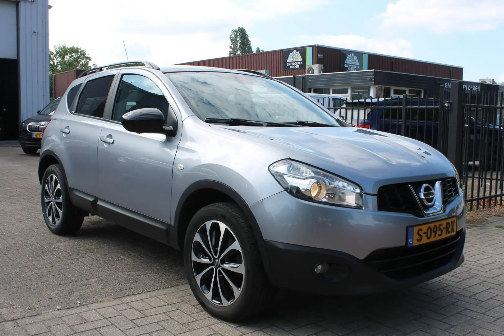 Nissan Qashqai 1.6 Tekna Pano 360 Trekhaak Topstaat!! Gris - 2