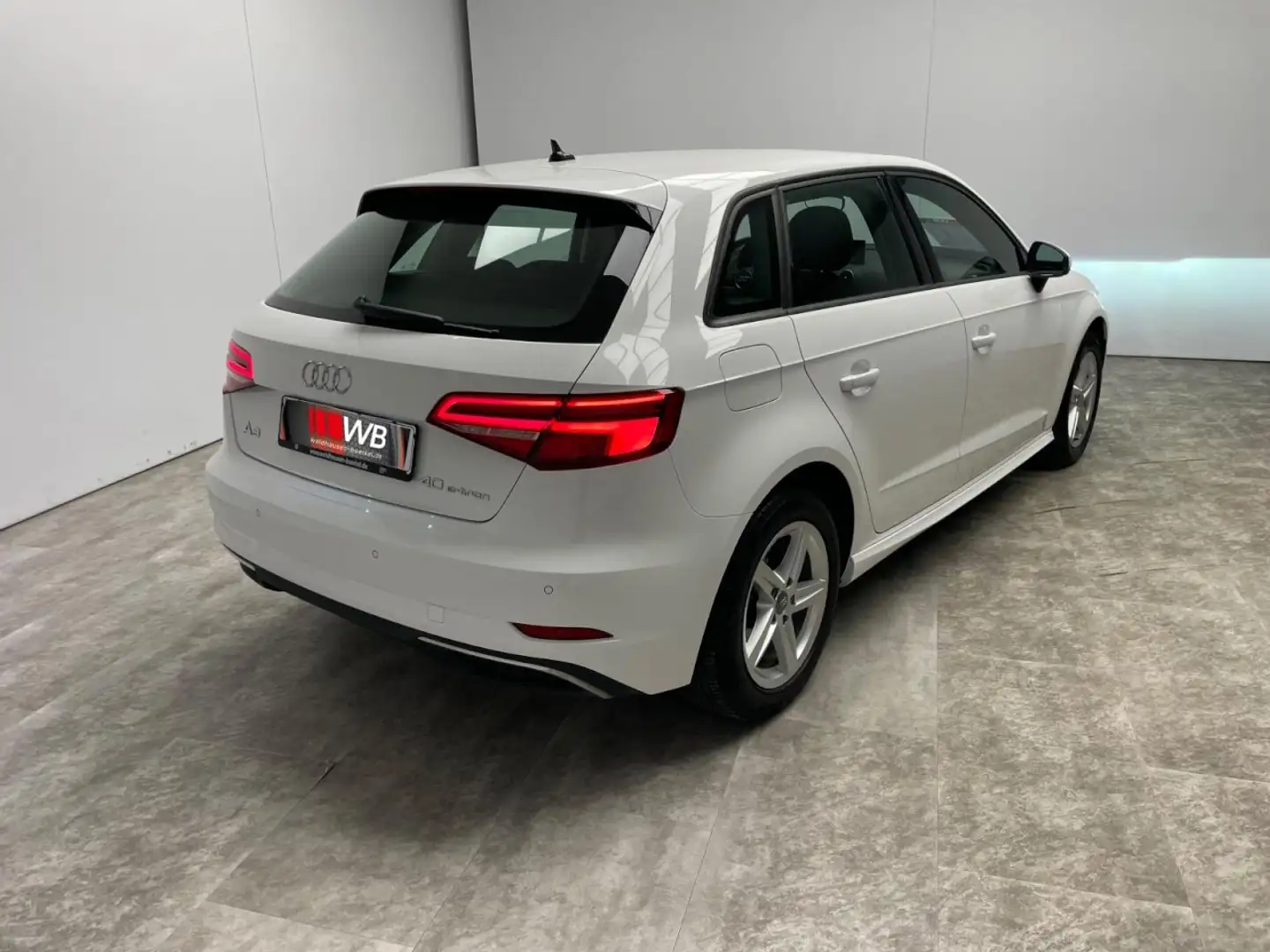 Audi A3 Sportback 40 TFSI e-tron Klima Navi Einparkhilfe Білий - 2