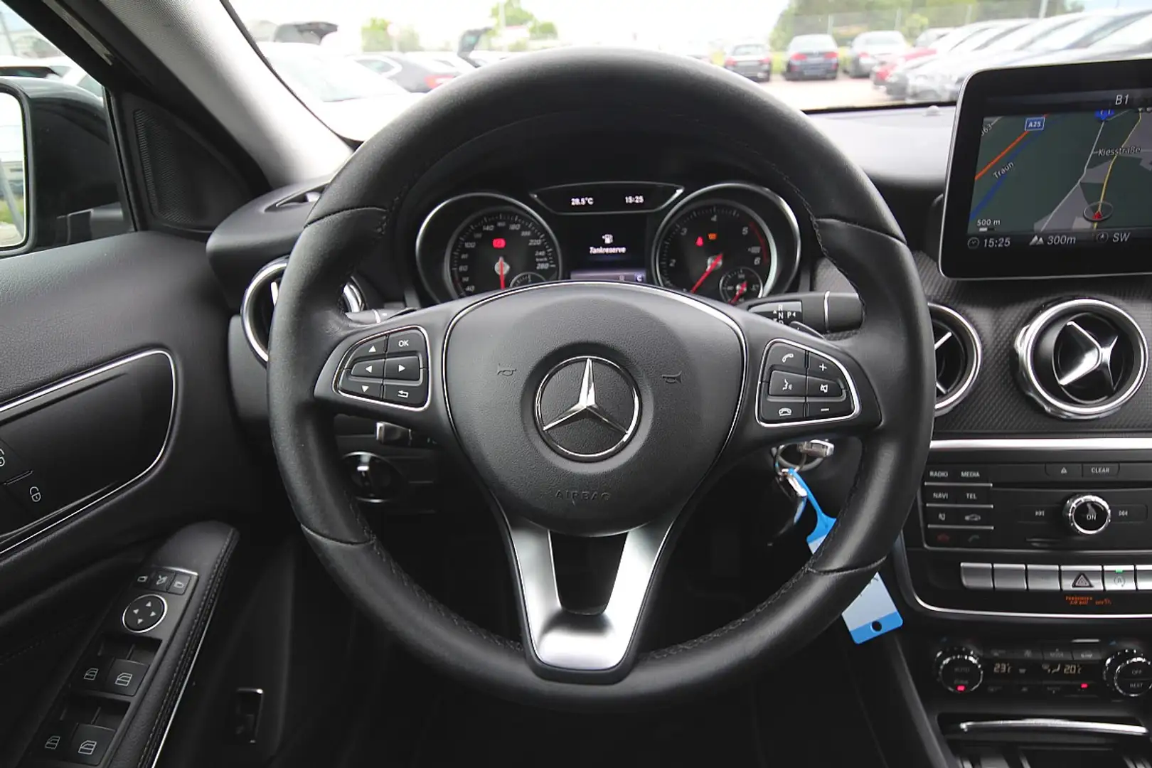 Mercedes-Benz GLA 180 d Aut. |LED |Navi |Rückfahrkamera |Ambientenbel... Nero - 2
