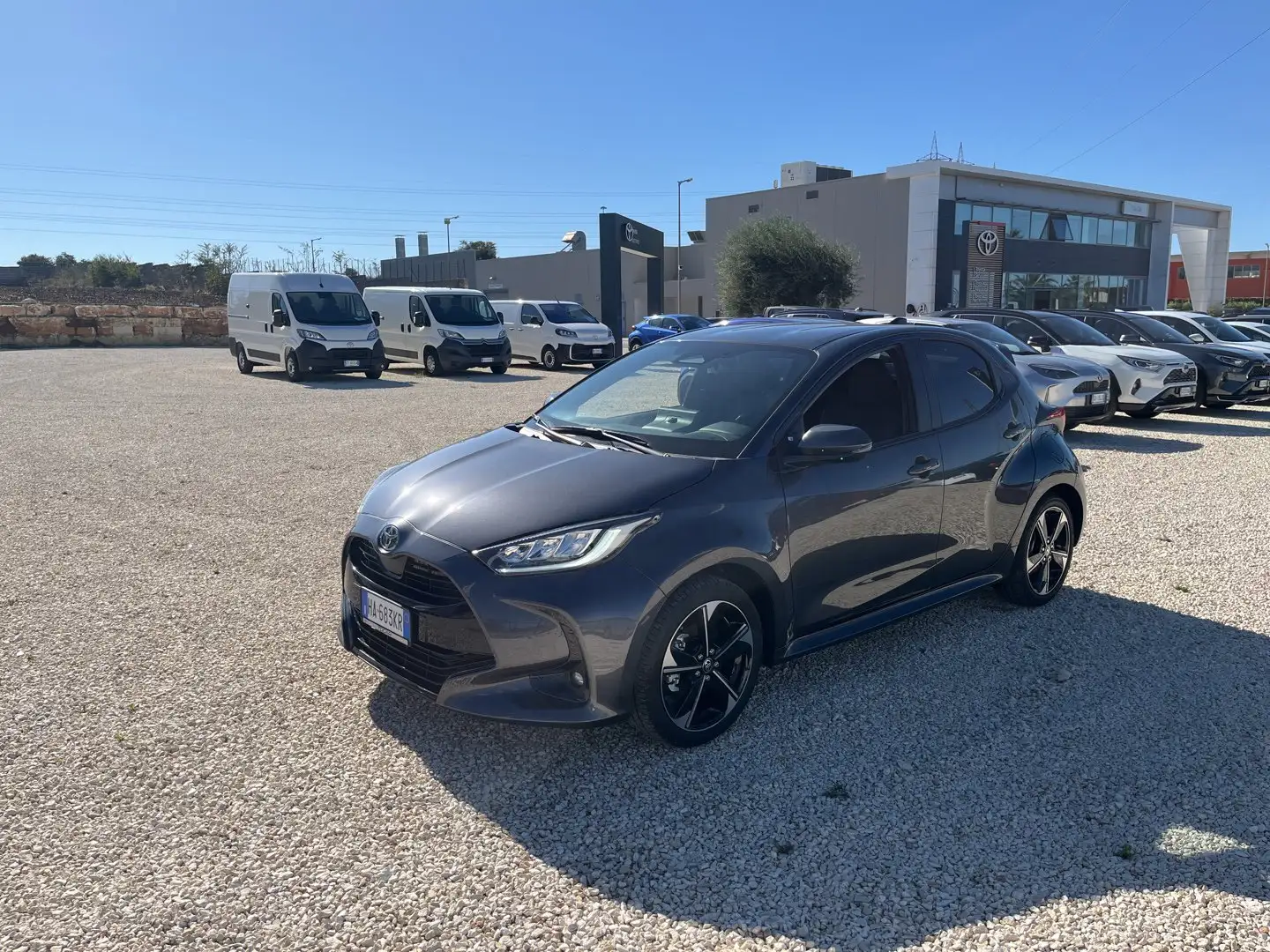 Toyota Yaris Yaris 1.5 130 Hybrid 5 porte Lounge Grijs - 1