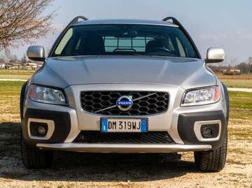 XC70 2.4 d5 Momentum awd 185cv