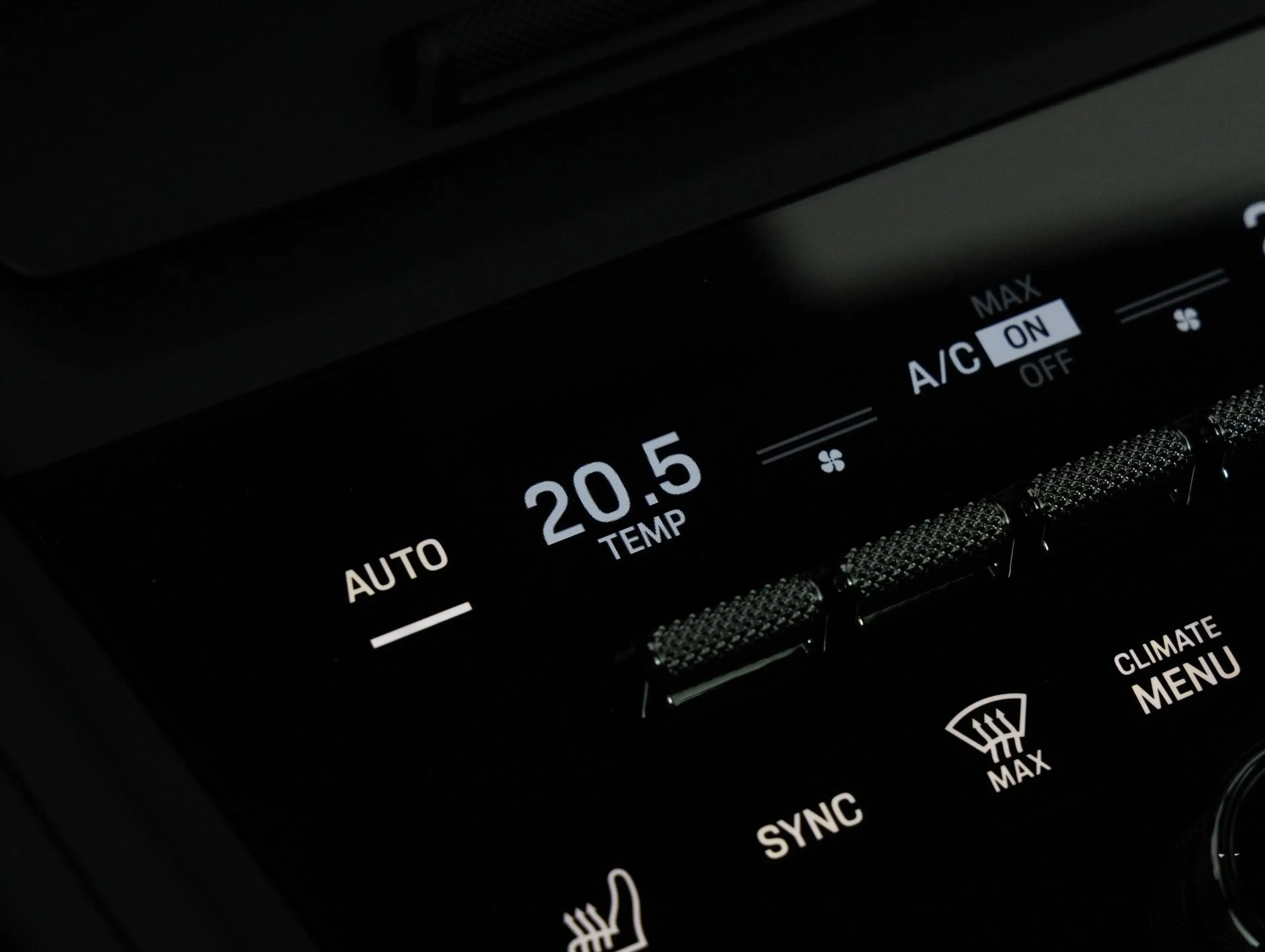 Porsche Macan — photo 18