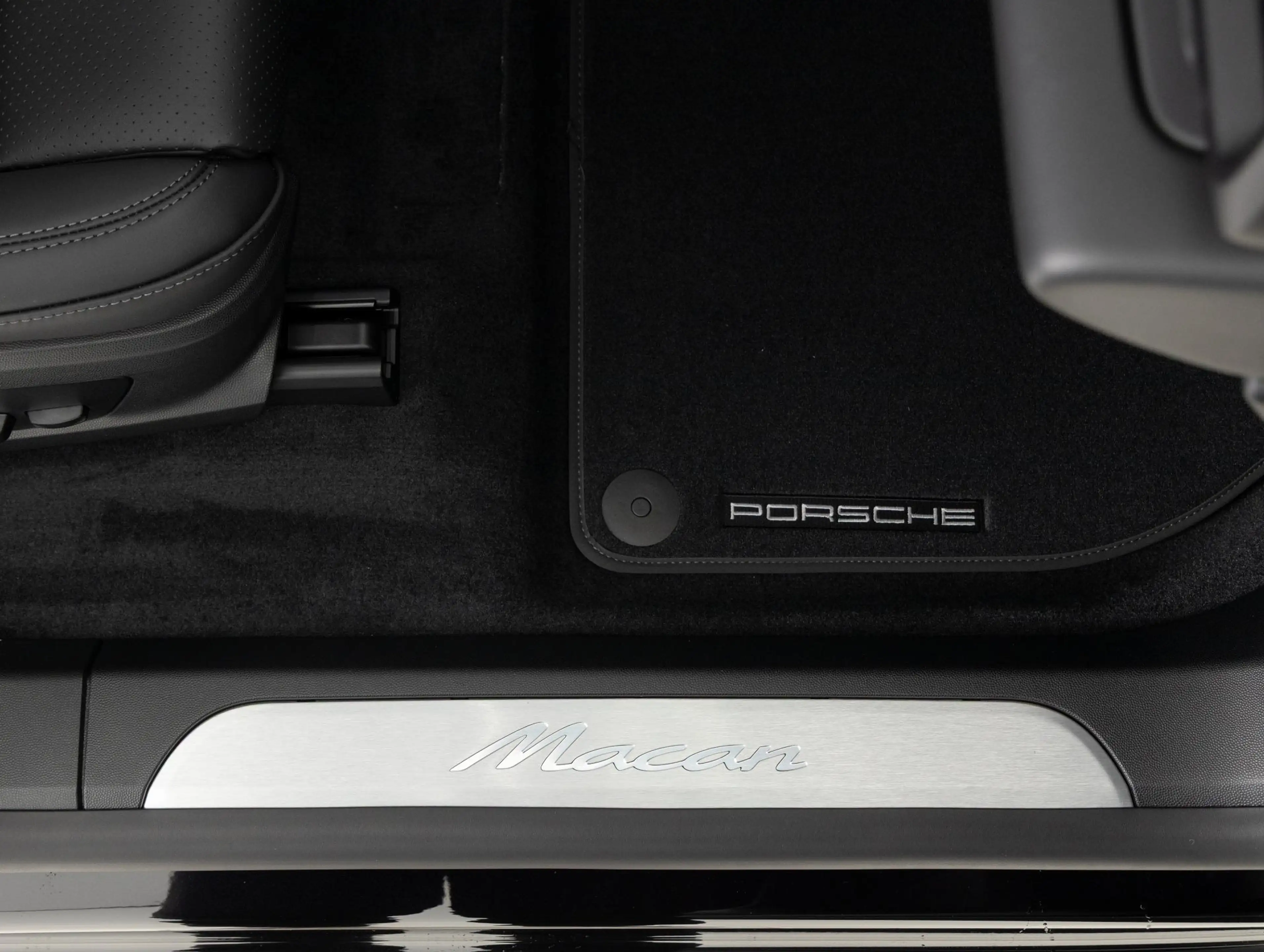 Porsche Macan — photo 31