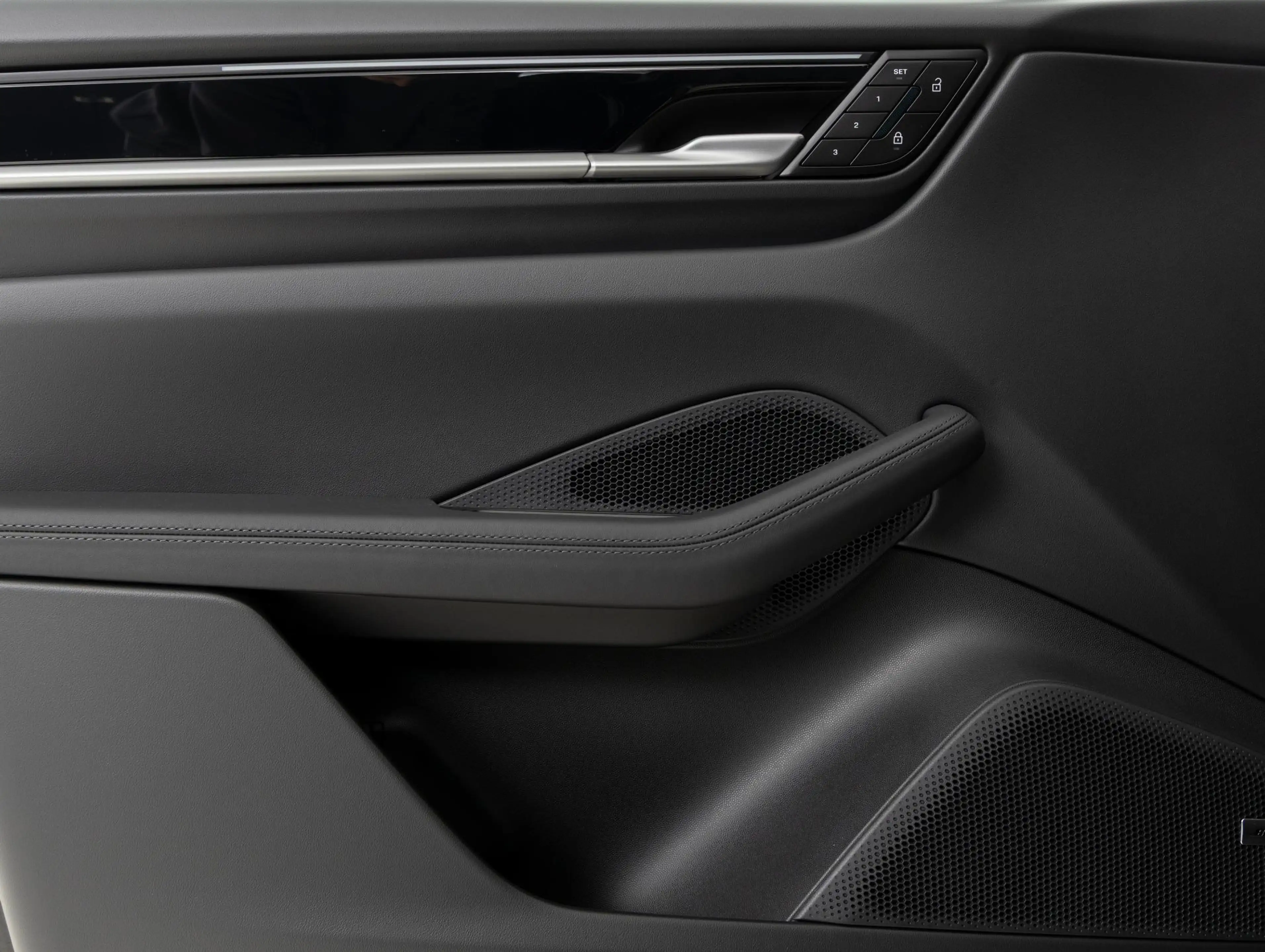 Porsche Macan — photo 19