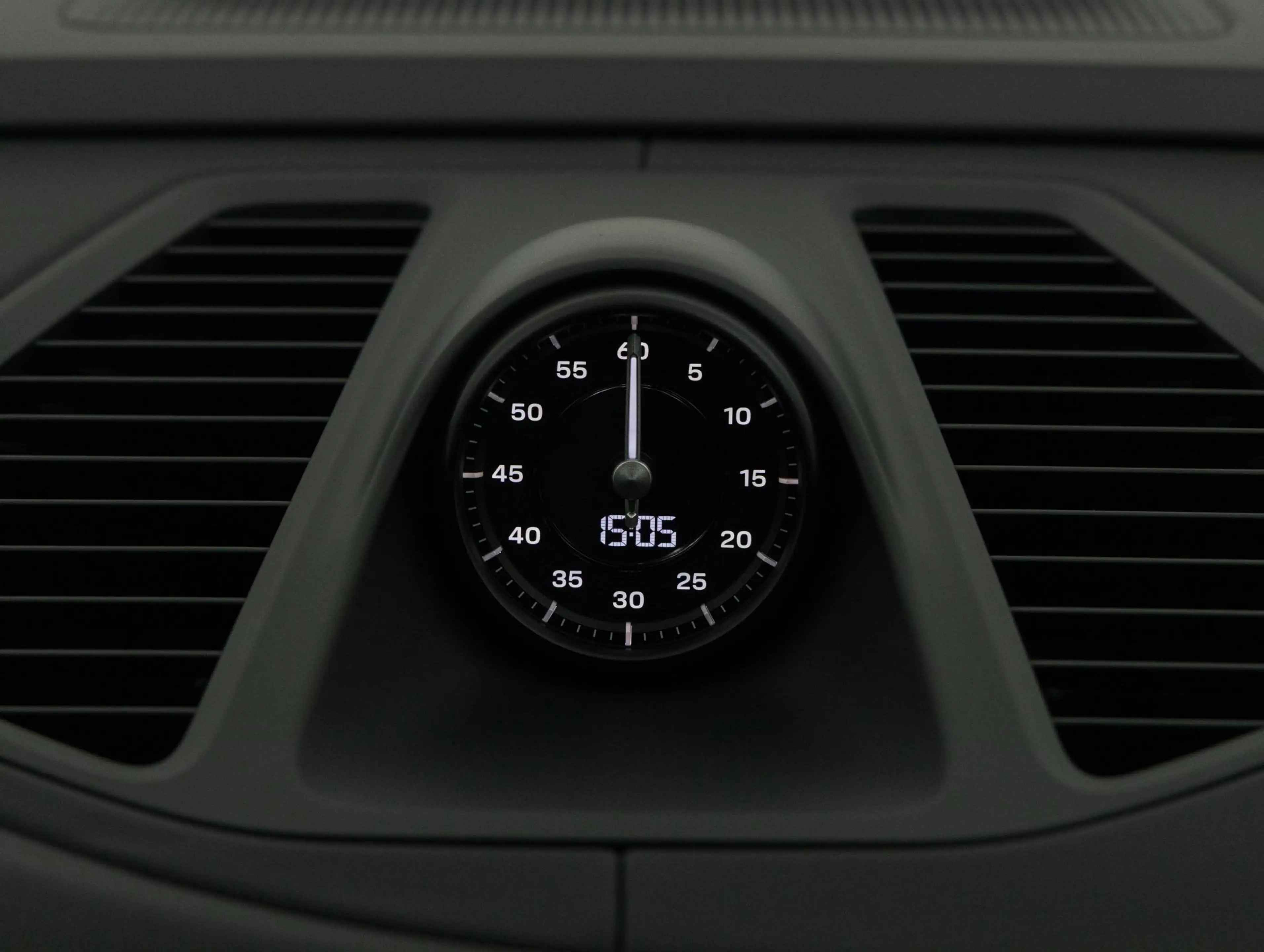 Porsche Macan — photo 14