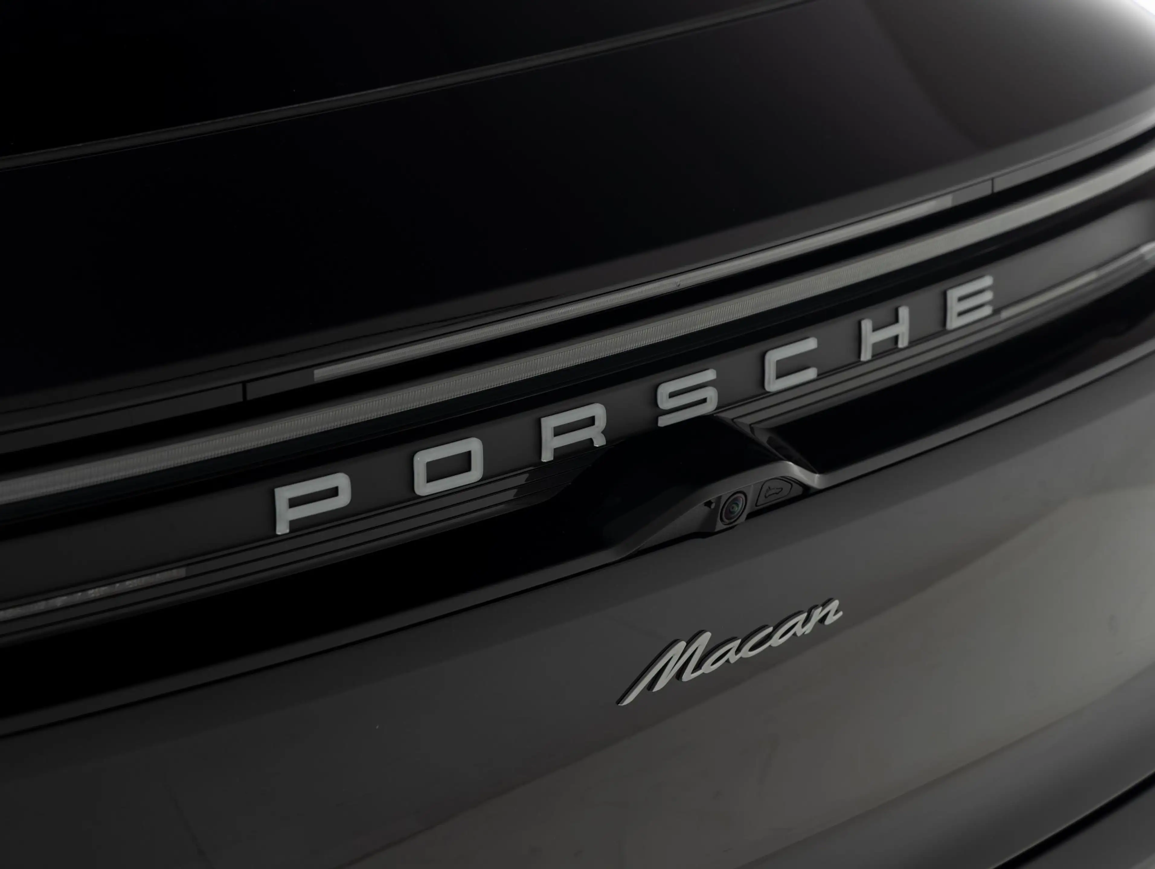 Porsche Macan — photo 29