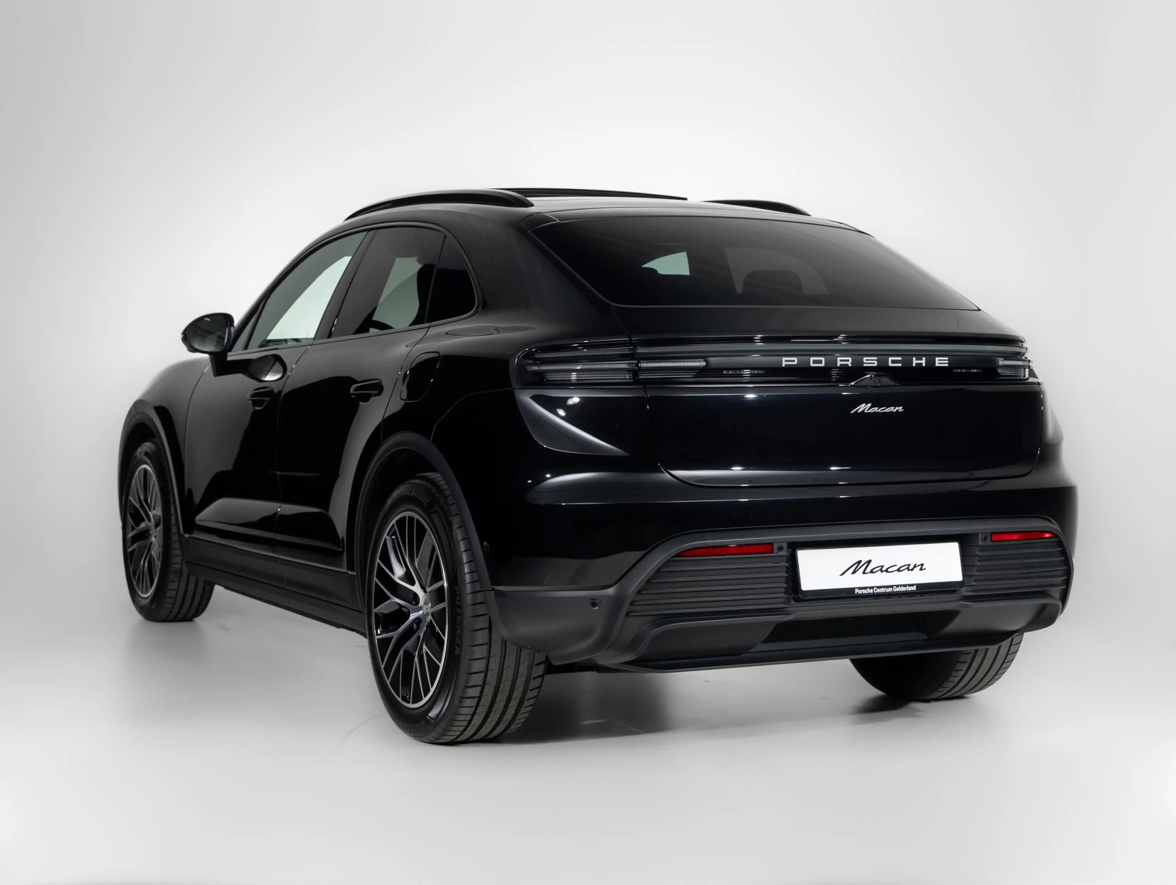 Porsche Macan — photo 2