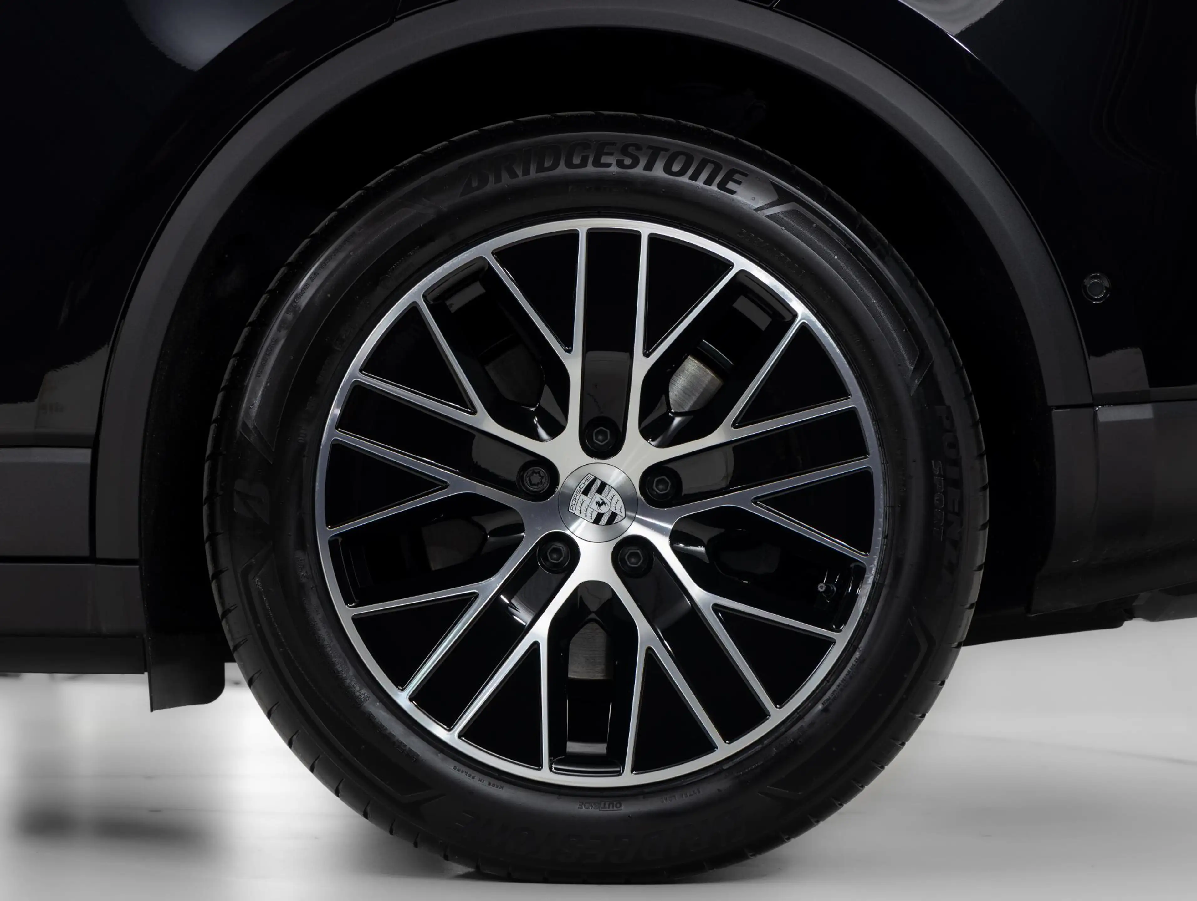Porsche Macan — photo 45