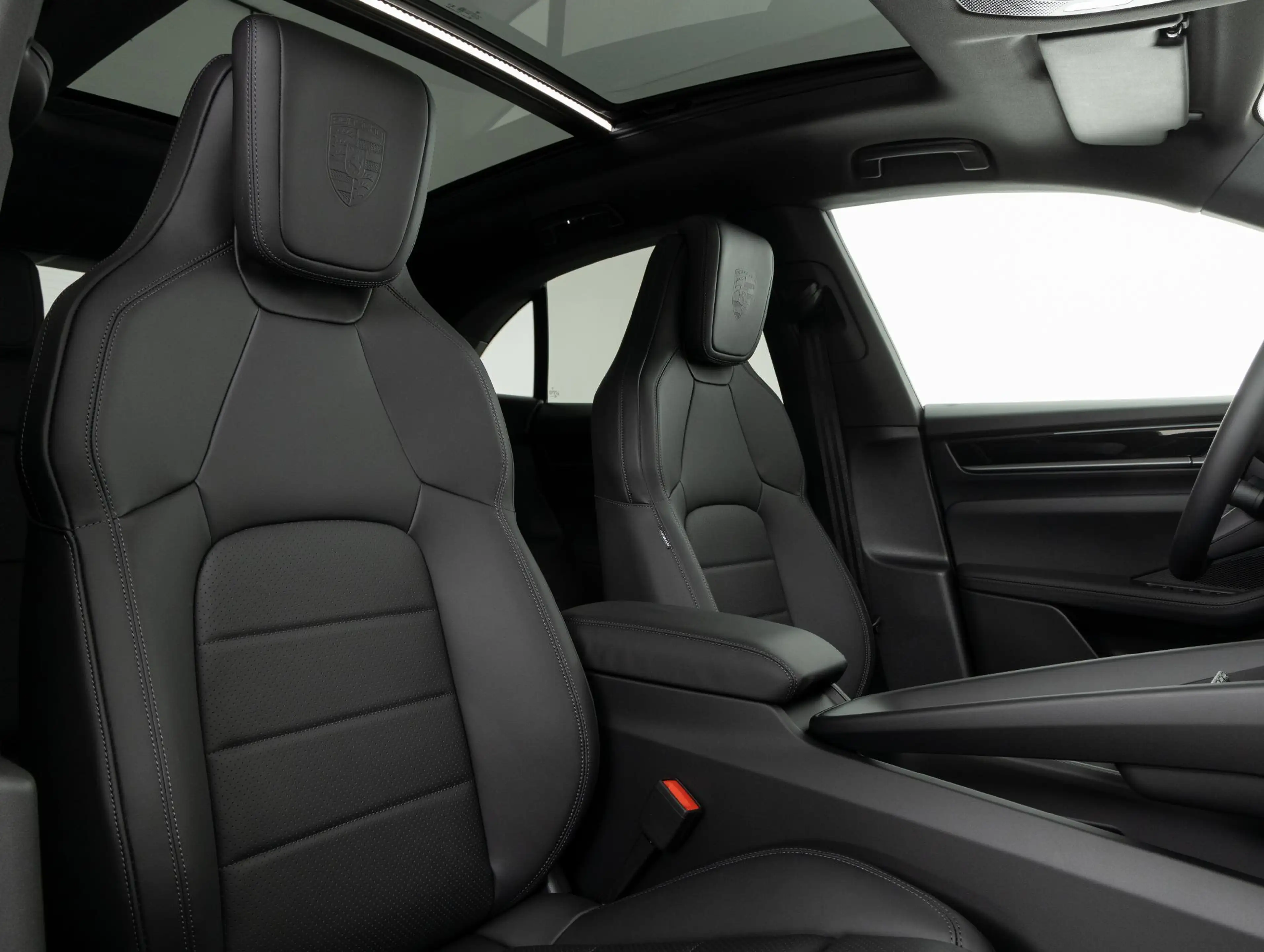 Porsche Macan — photo 8