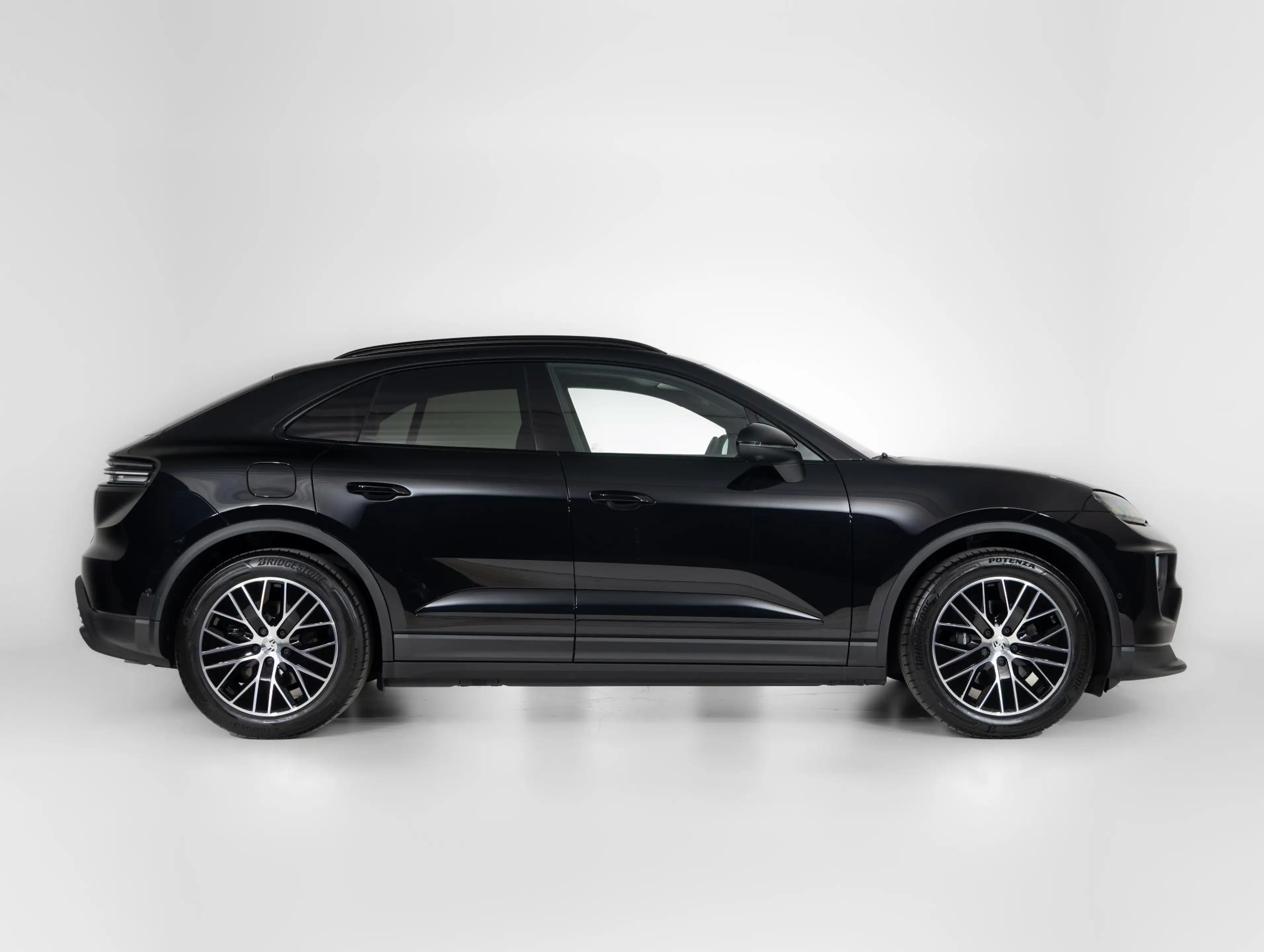 Porsche Macan — photo 10