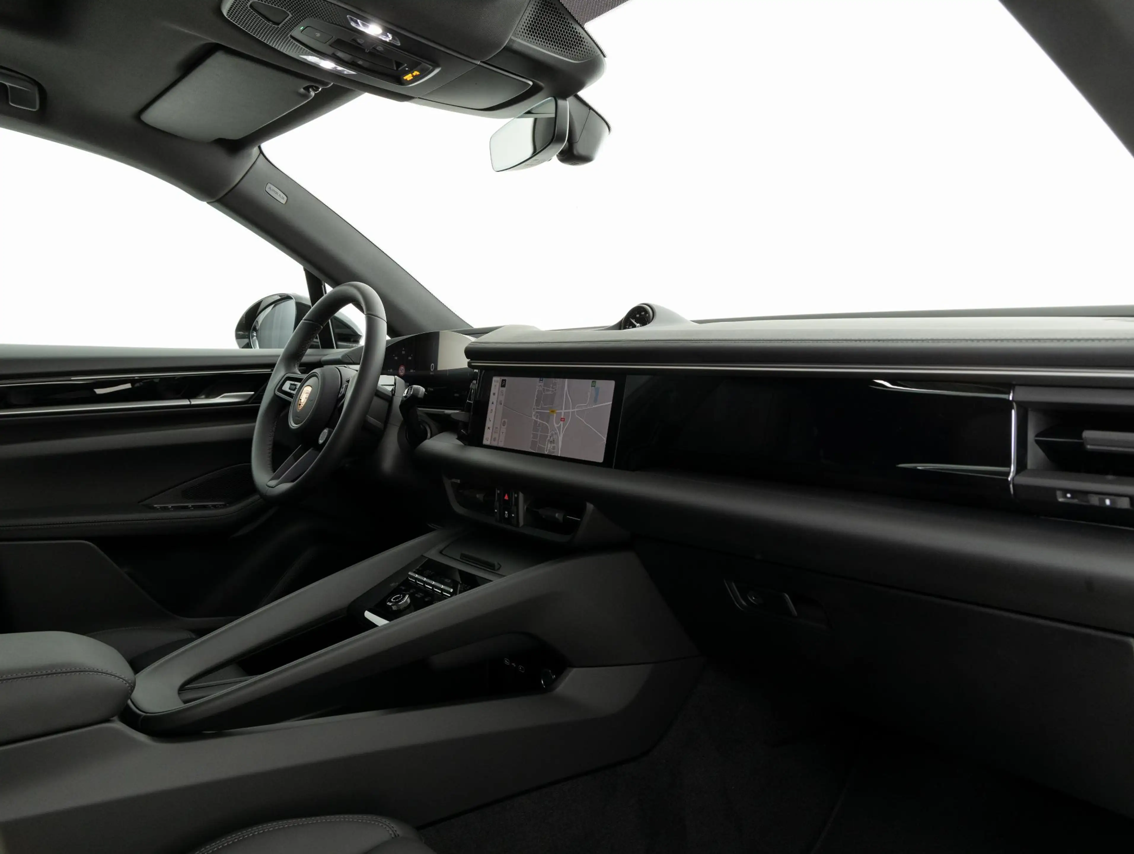 Porsche Macan — photo 7