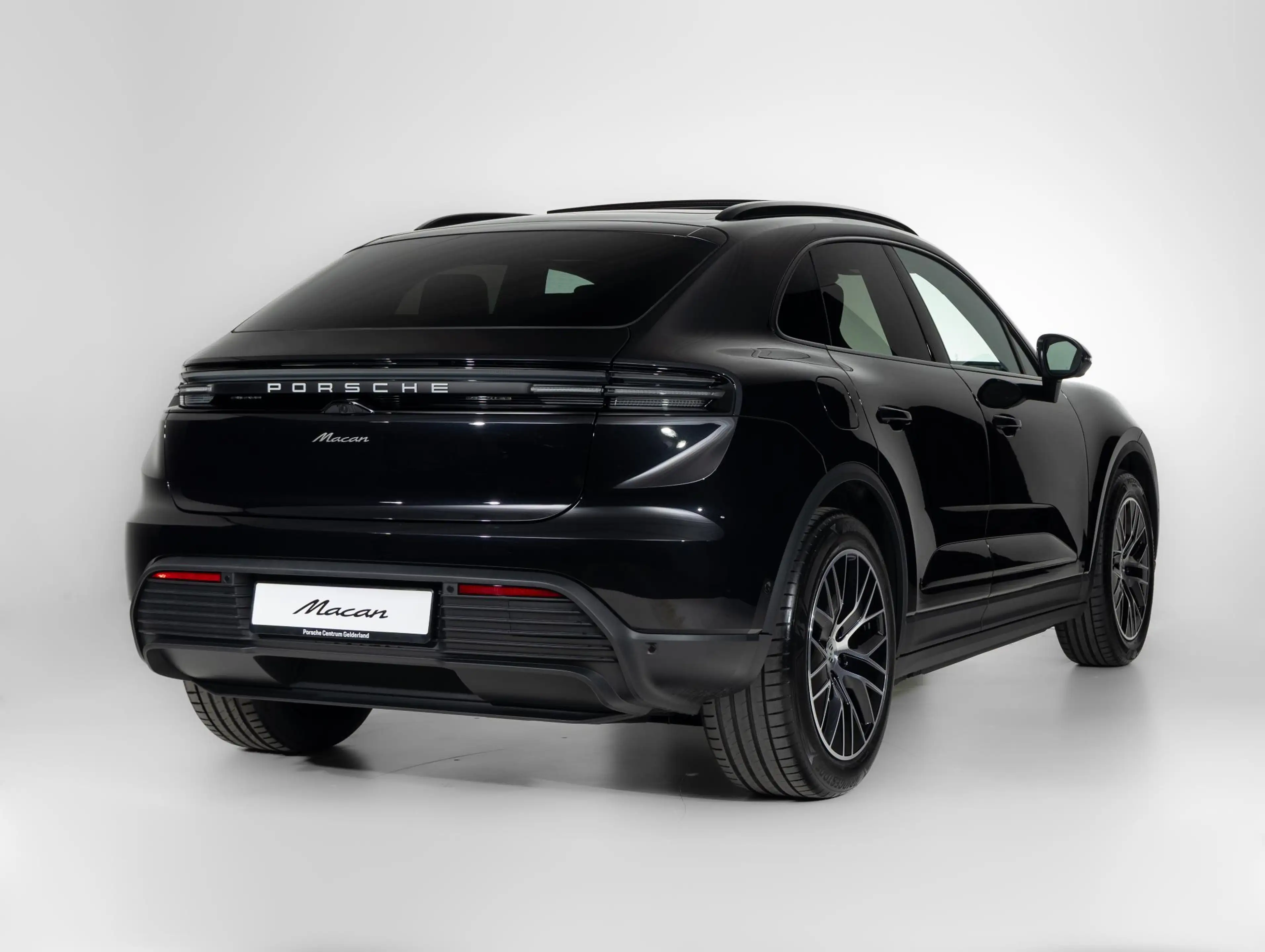 Porsche Macan — photo 6