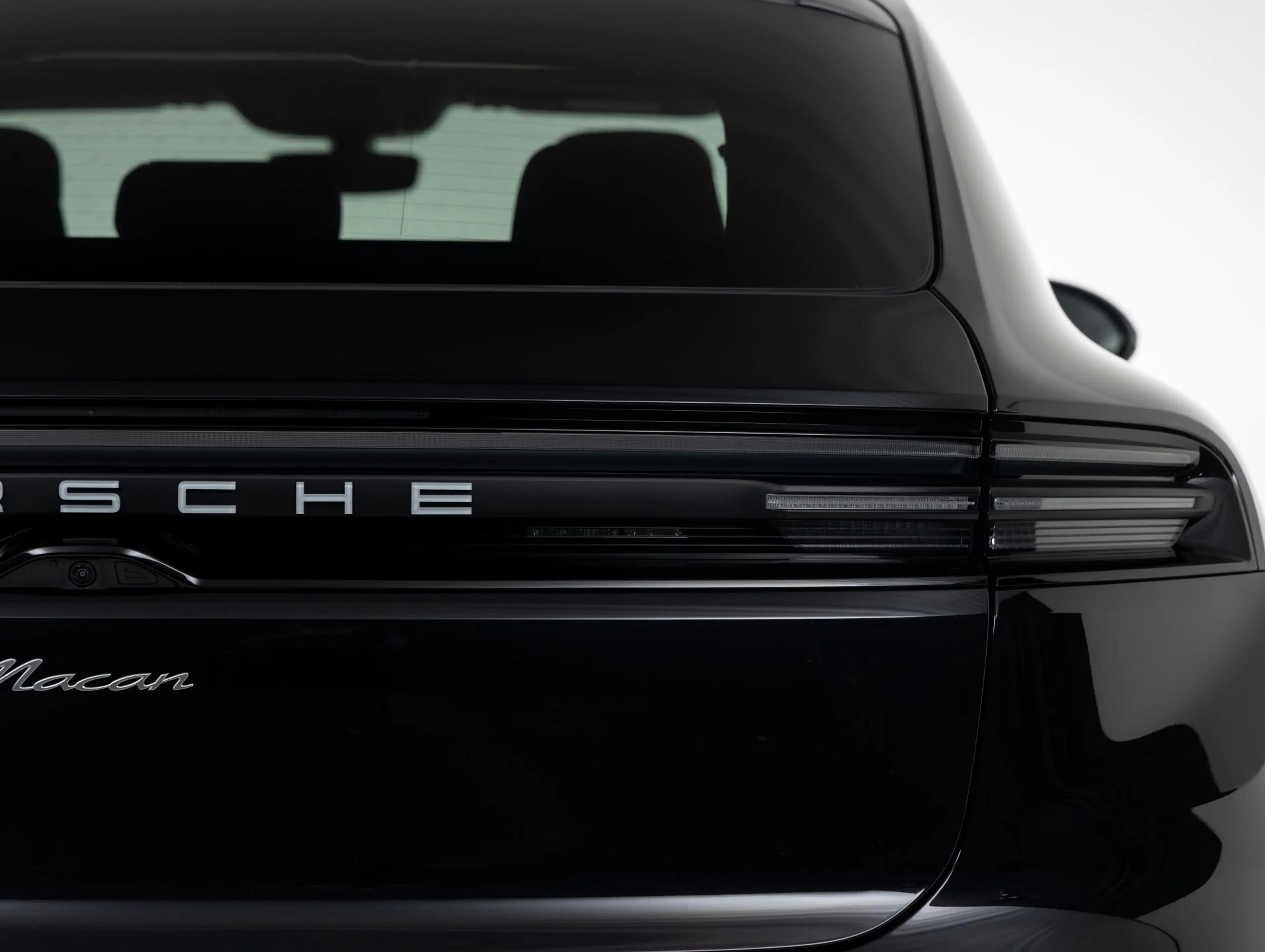 Porsche Macan — photo 30