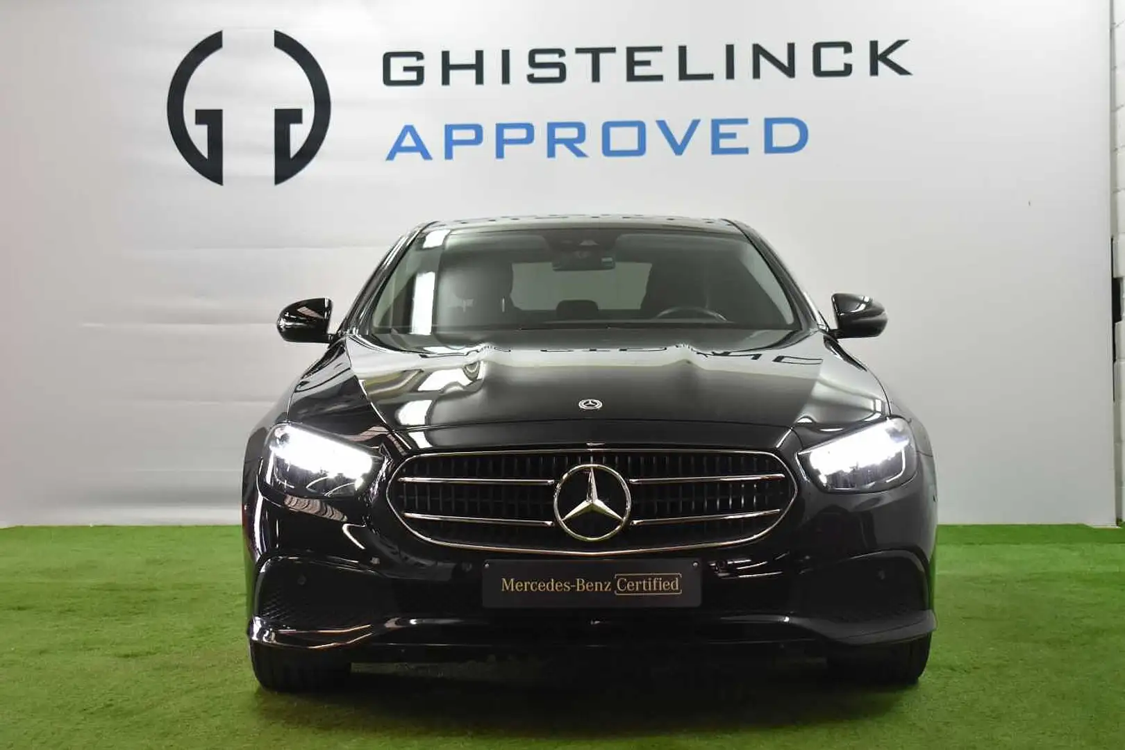 Mercedes-Benz E 200 Limousine+Ambient Light+ Schwarz - 2