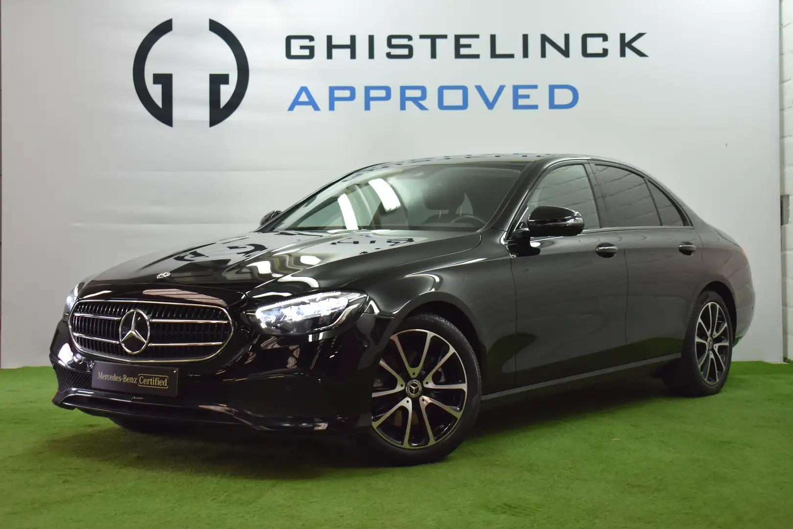 Mercedes-Benz E 200 Limousine+Ambient Light+ Schwarz - 1