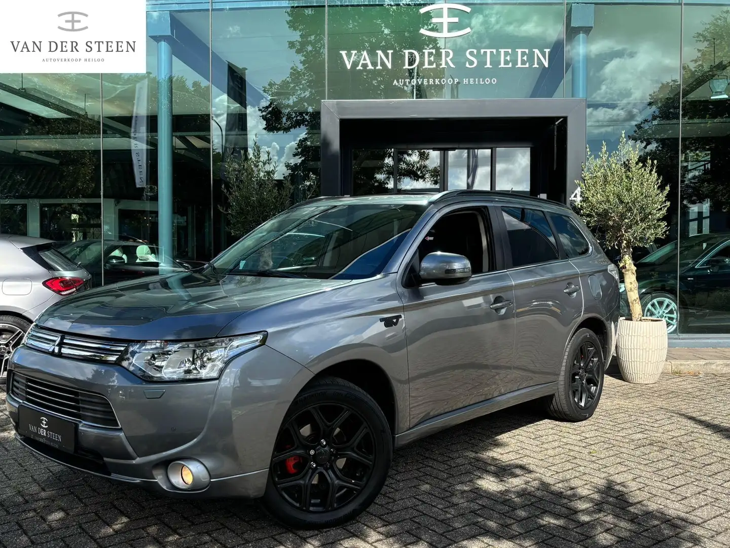Mitsubishi Outlander 2.0 PHEV Instyle X-Line Schuifdak | Elektrische St Gris - 1