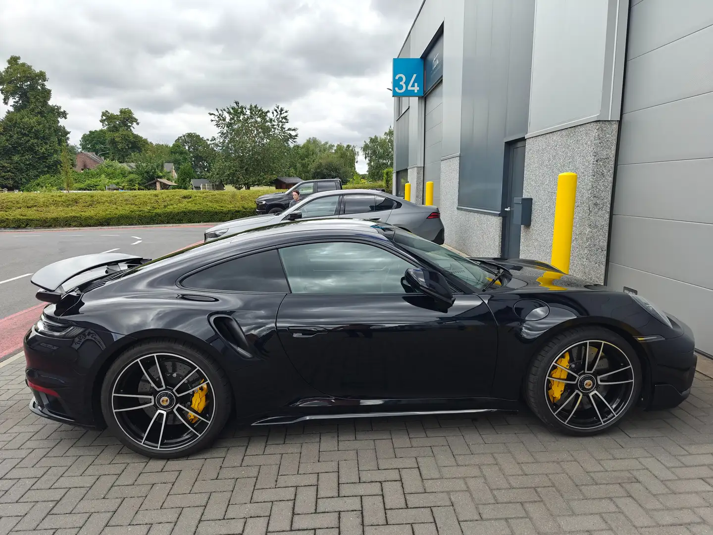 Porsche 992 911 Turbo S (Jet Black) - Aero kit + Sport chrono Zwart - 1