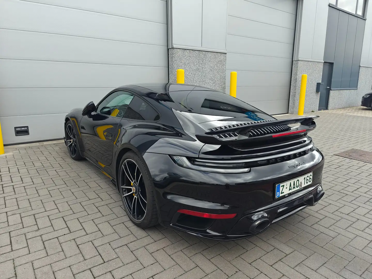 Porsche 992 911 Turbo S (Jet Black) - Aero kit + Sport chrono Zwart - 2