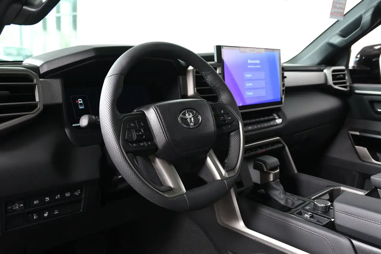 Toyota Tundra снимка Toyota Tundra