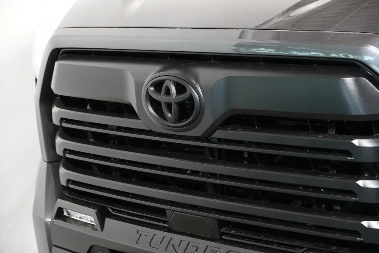 Toyota Tundra снимка Toyota Tundra