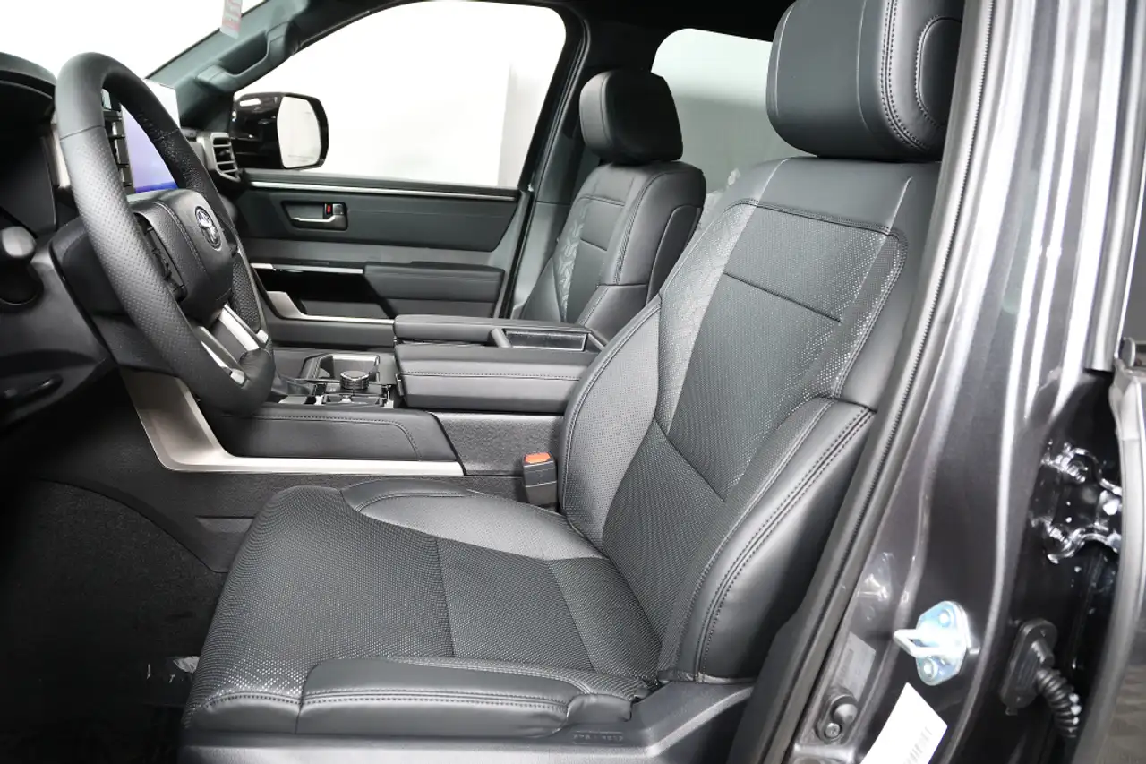 Toyota Tundra снимка Toyota Tundra