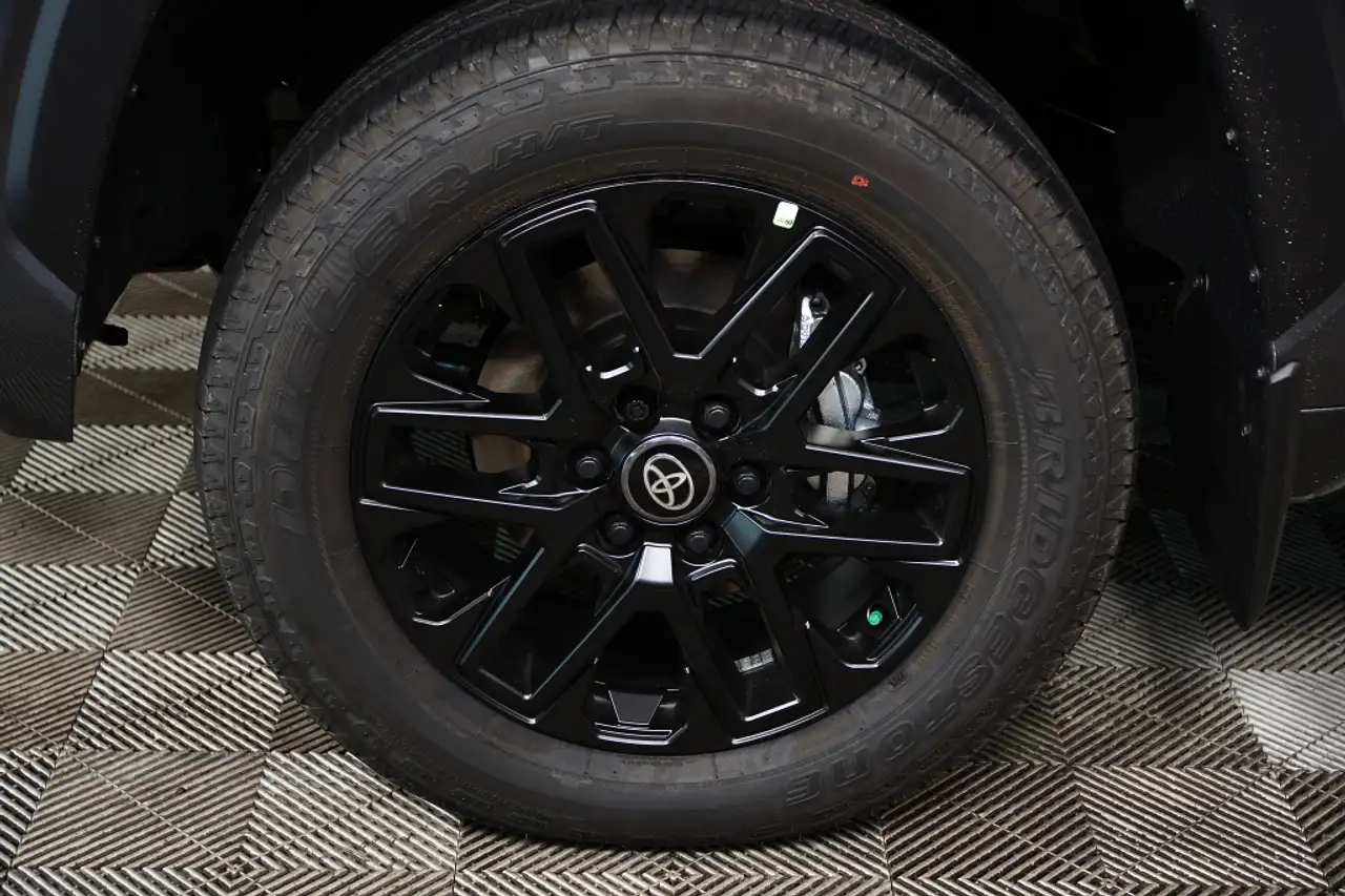 Toyota Tundra снимка Toyota Tundra