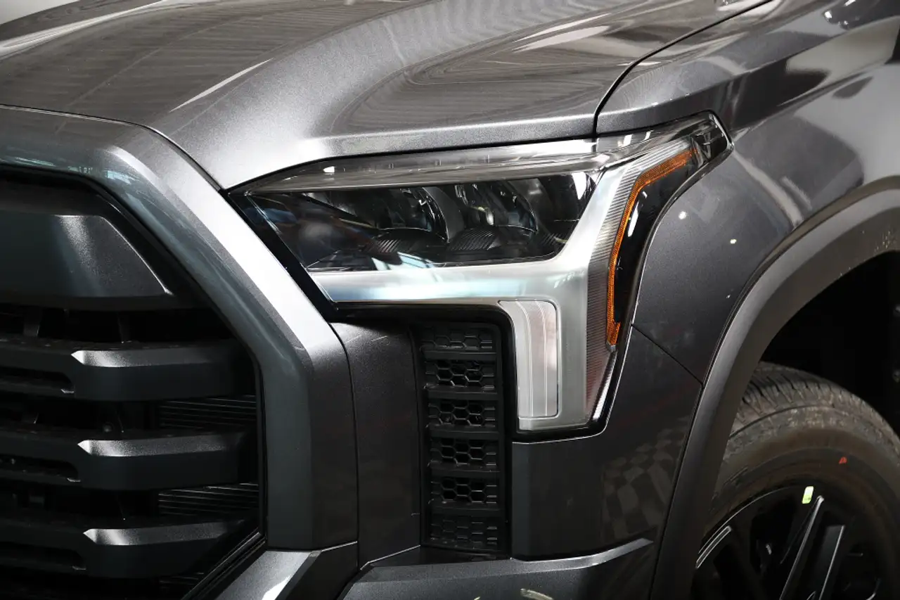 Toyota Tundra снимка Toyota Tundra