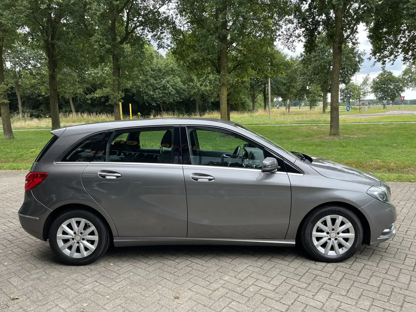 Mercedes-Benz B 200 Ambition | AUTOMAAT | BLUETOOTH | CRUISE | NAVI | Grijs - 2