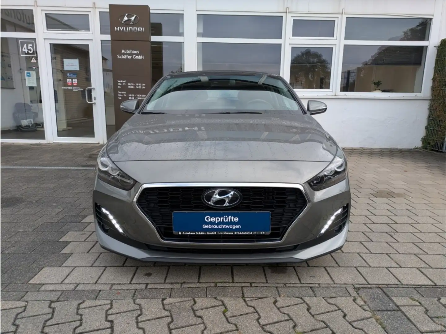 Hyundai i30 Premium El. Panodach LenkradHZG SHZ Navi Leder Kli Grau - 2