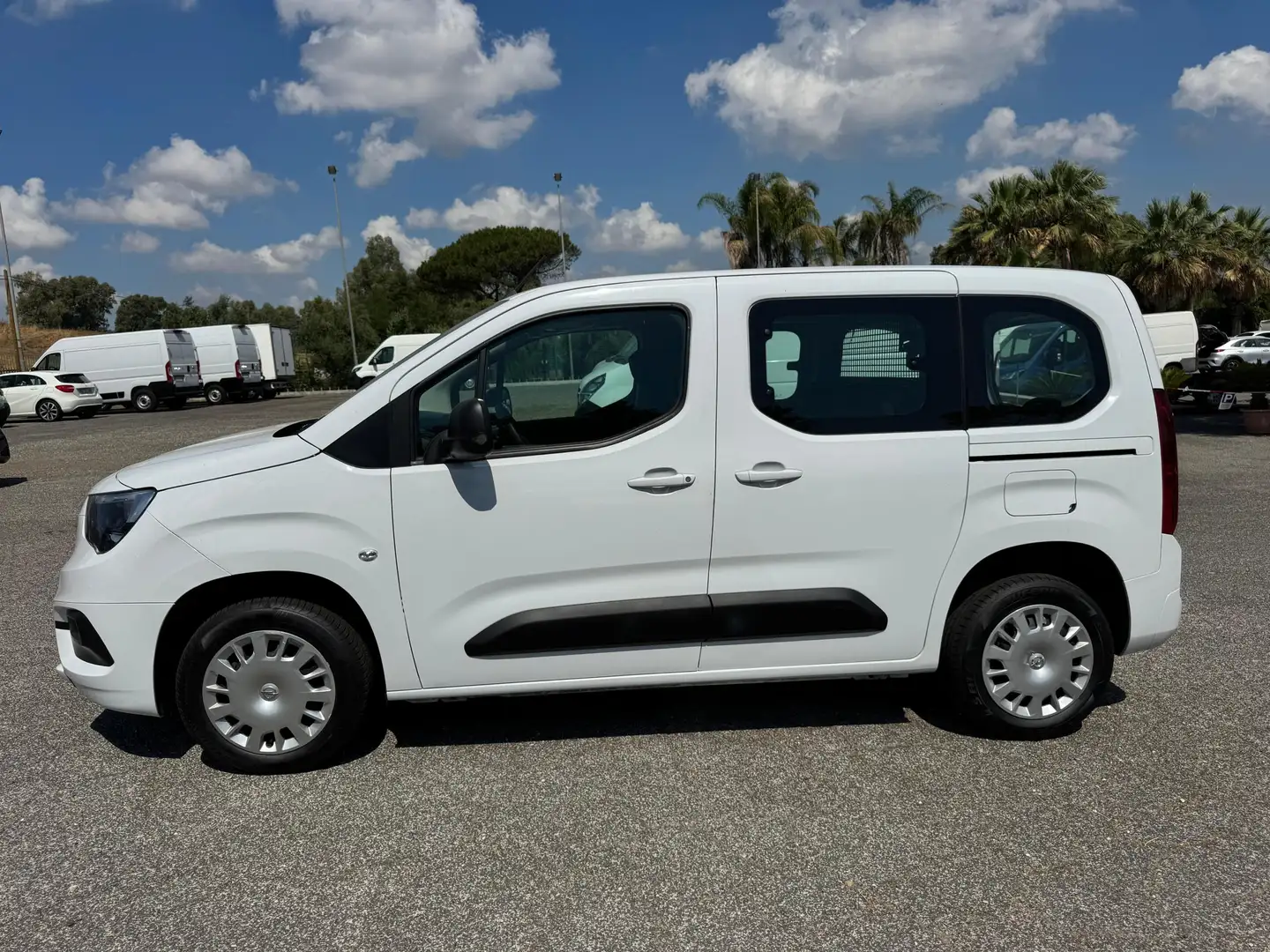 Opel Combo cargo 1.5d 100cv d.cab. L2H1 Essentia mt6 Blanc - 1