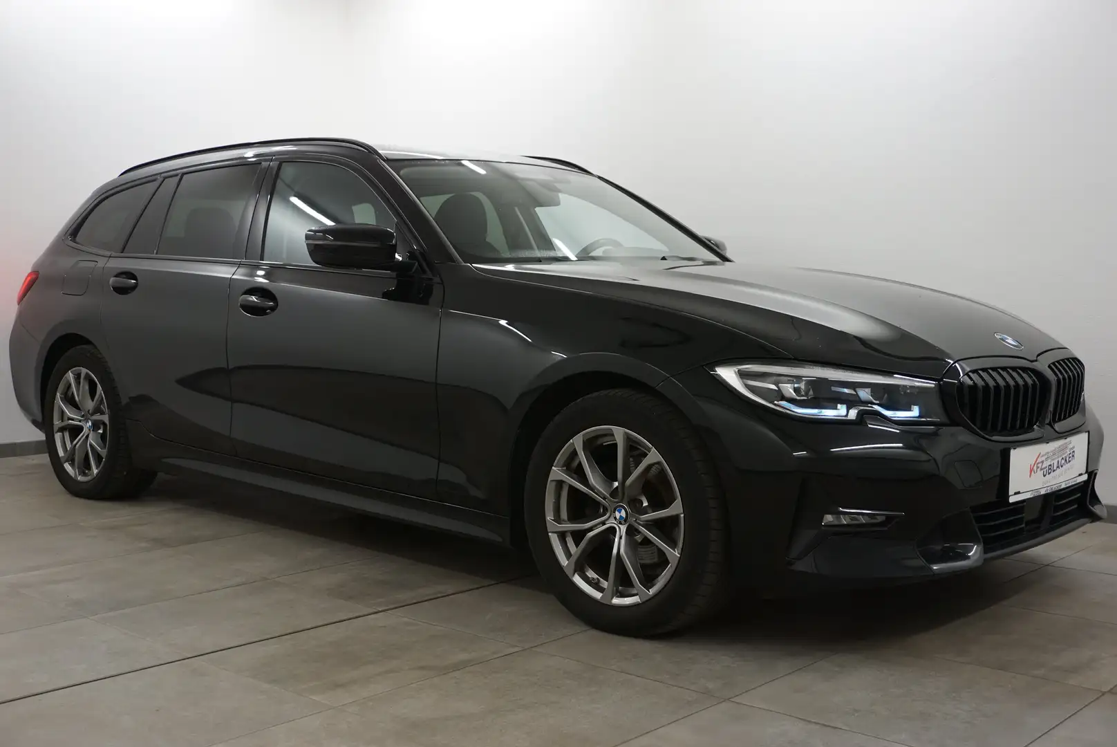 BMW 318 d Sport Line // Adaptiv LED // Abstandstemp. // Schwarz - 1