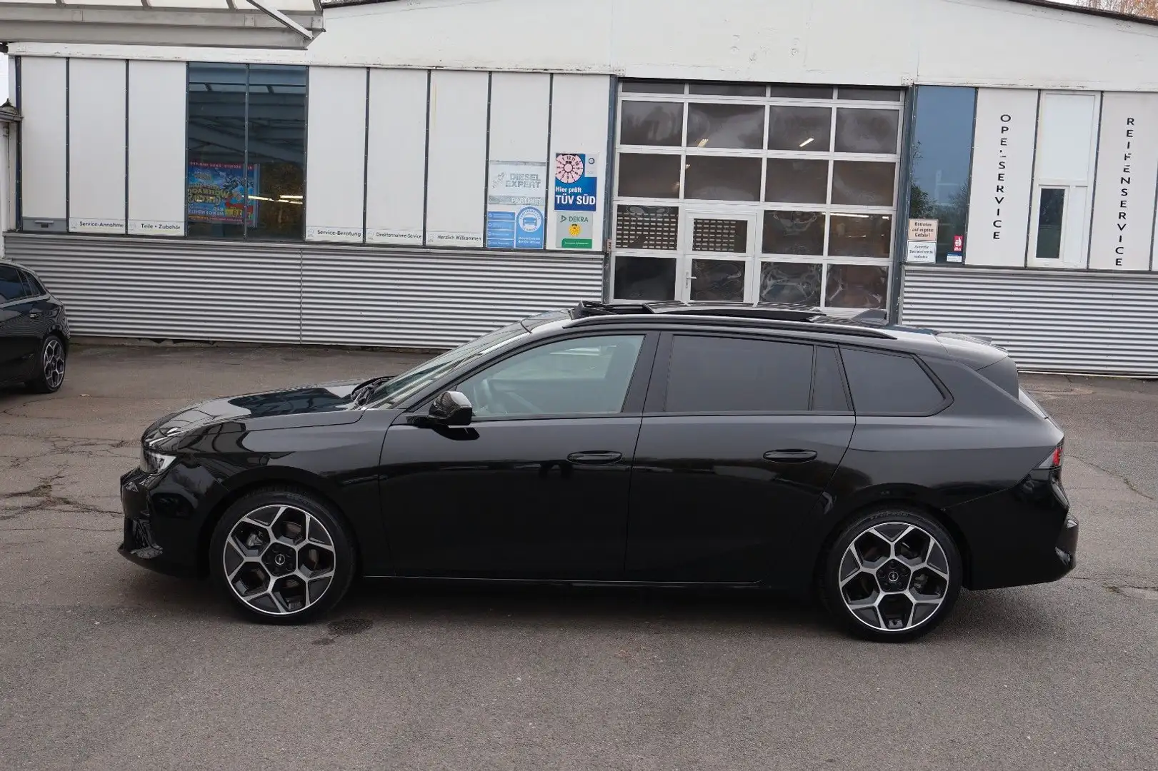 Opel Astra ST 1.2 Turbo AT8 Ultimate+AHK+IntelliDrive Schwarz - 2