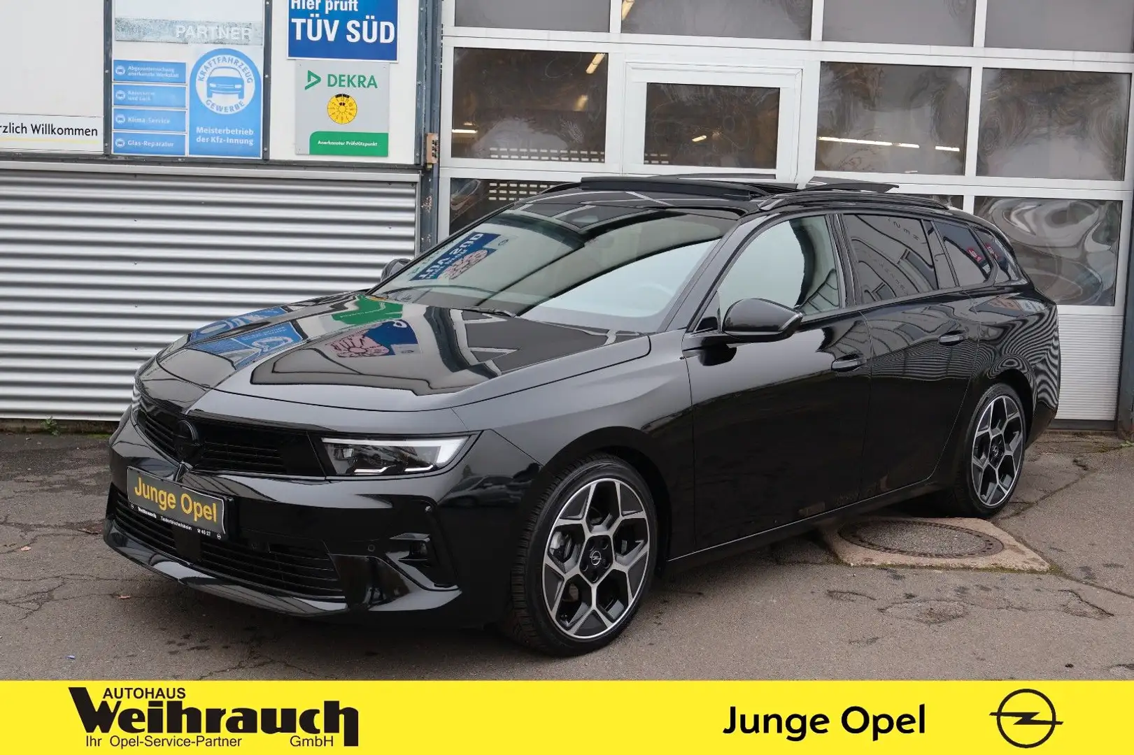 Opel Astra ST 1.2 Turbo AT8 Ultimate+AHK+IntelliDrive Schwarz - 1