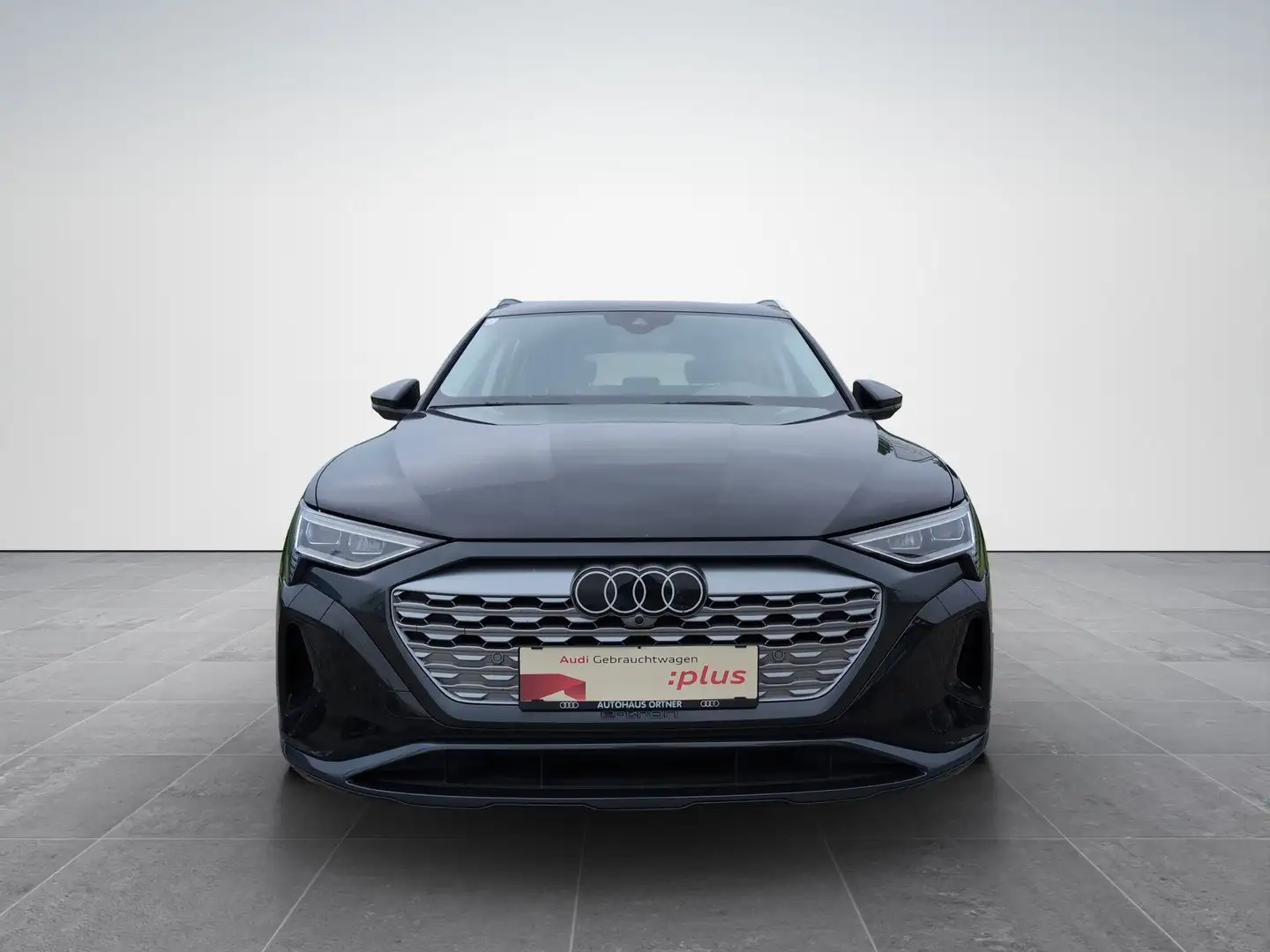 Audi Q8 50 e-tron quattro business Schwarz - 2