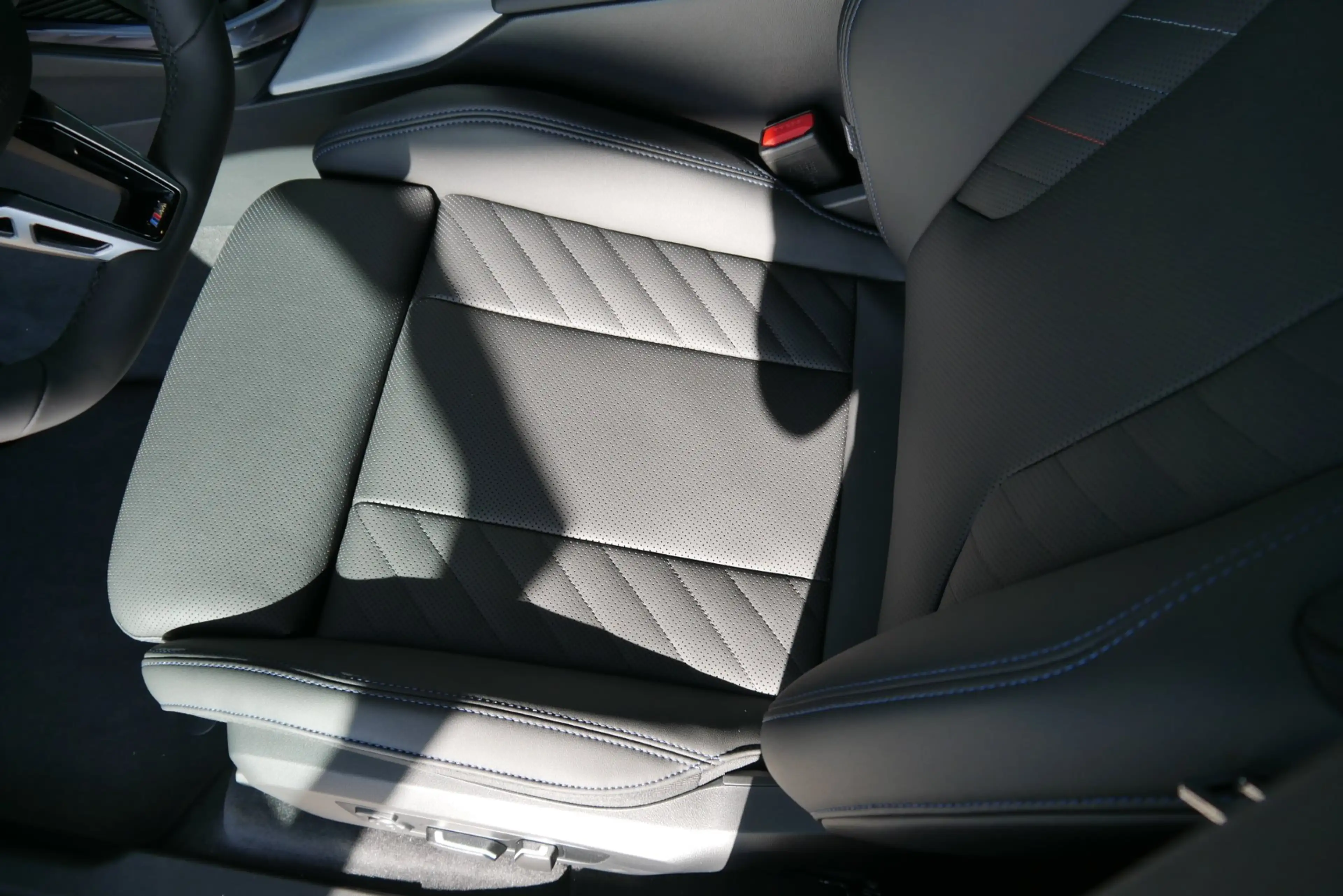 BMW X3 30e xDrive *M-Paket Pro/AHK/Harman Kardon/Innovationspaket/Sitzlüftung/DA-Prof./360°/Adapt. LED* — photo 11