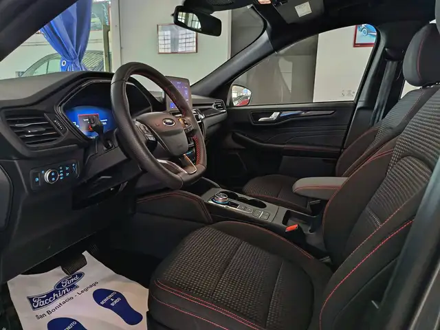 Ford Kuga view 3