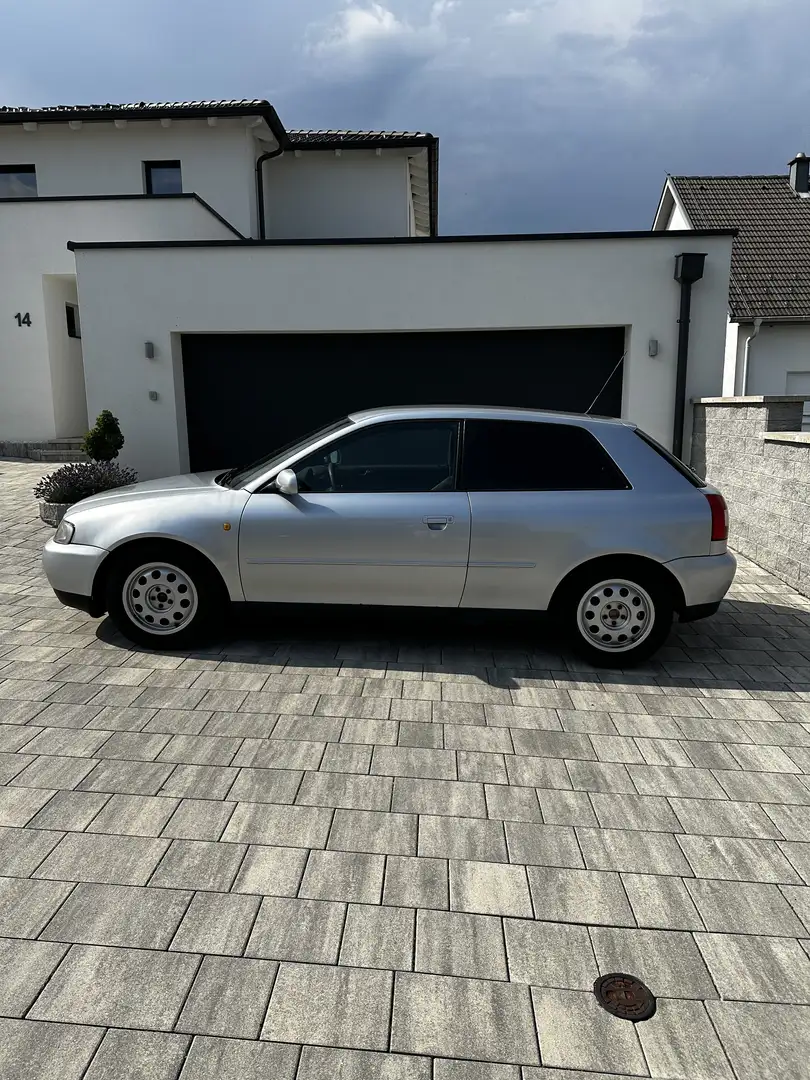Audi A3 1.6 Ambiente - 2