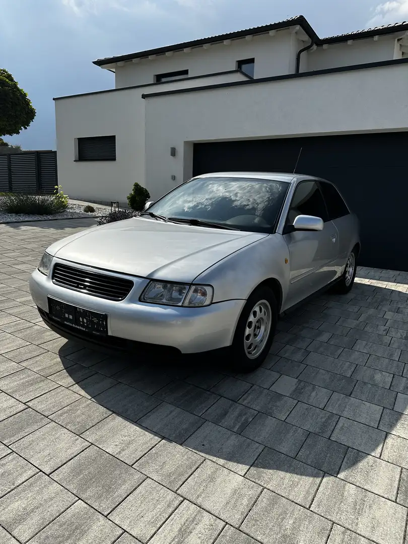 Audi A3 1.6 Ambiente - 1