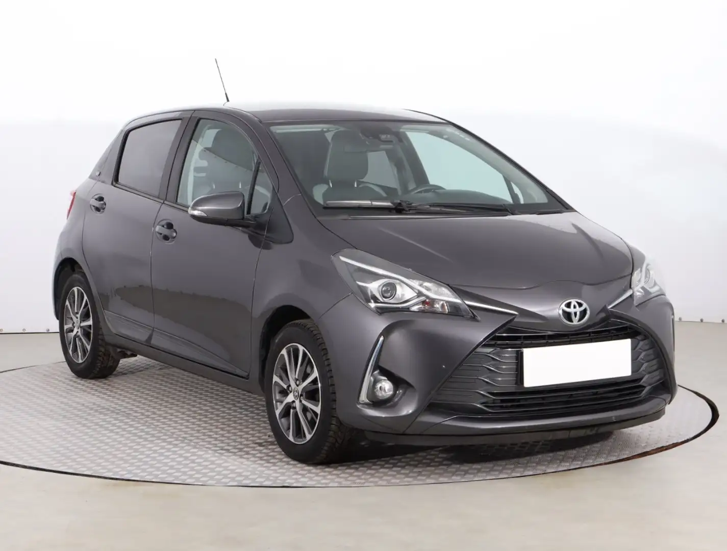 Toyota Yaris 1.5 Y20 Club Facelift Fernlichtass. Kam. Gris - 1