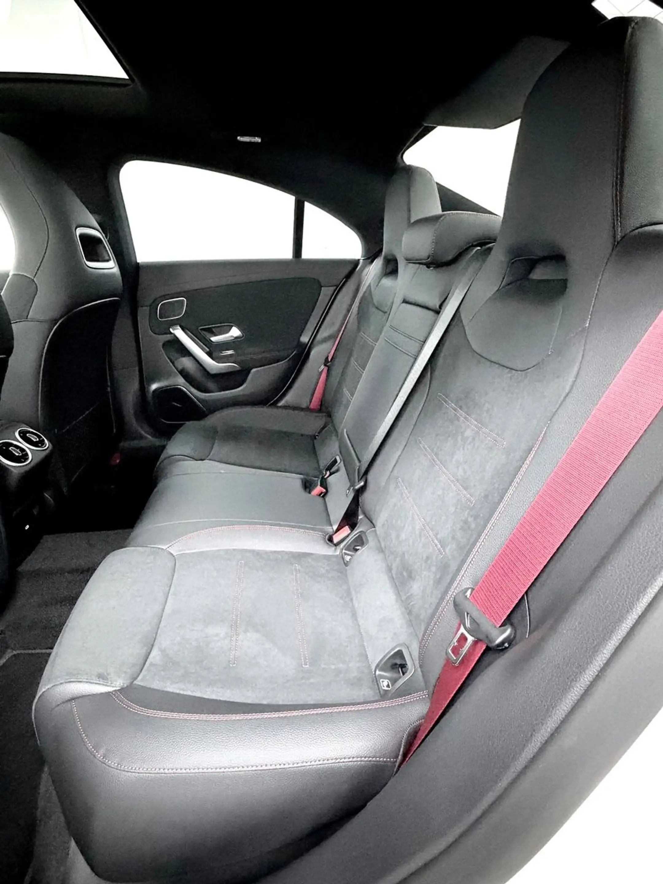 Mercedes-Benz CLA 35 AMG 4Matic.PANO.360°KAM.HUD.LED.NIGHT — photo 13