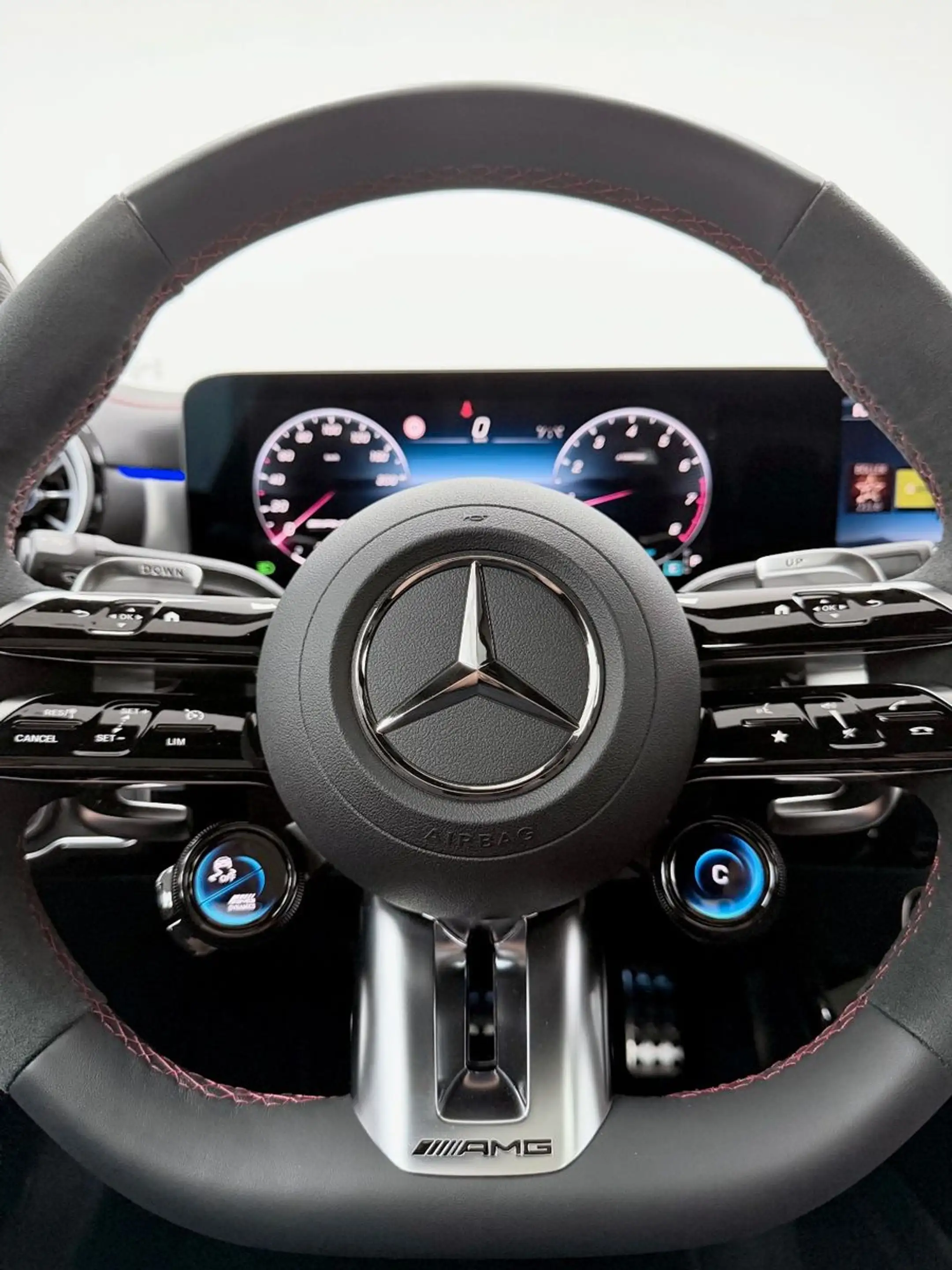Mercedes-Benz CLA 35 AMG 4Matic.PANO.360°KAM.HUD.LED.NIGHT — photo 26