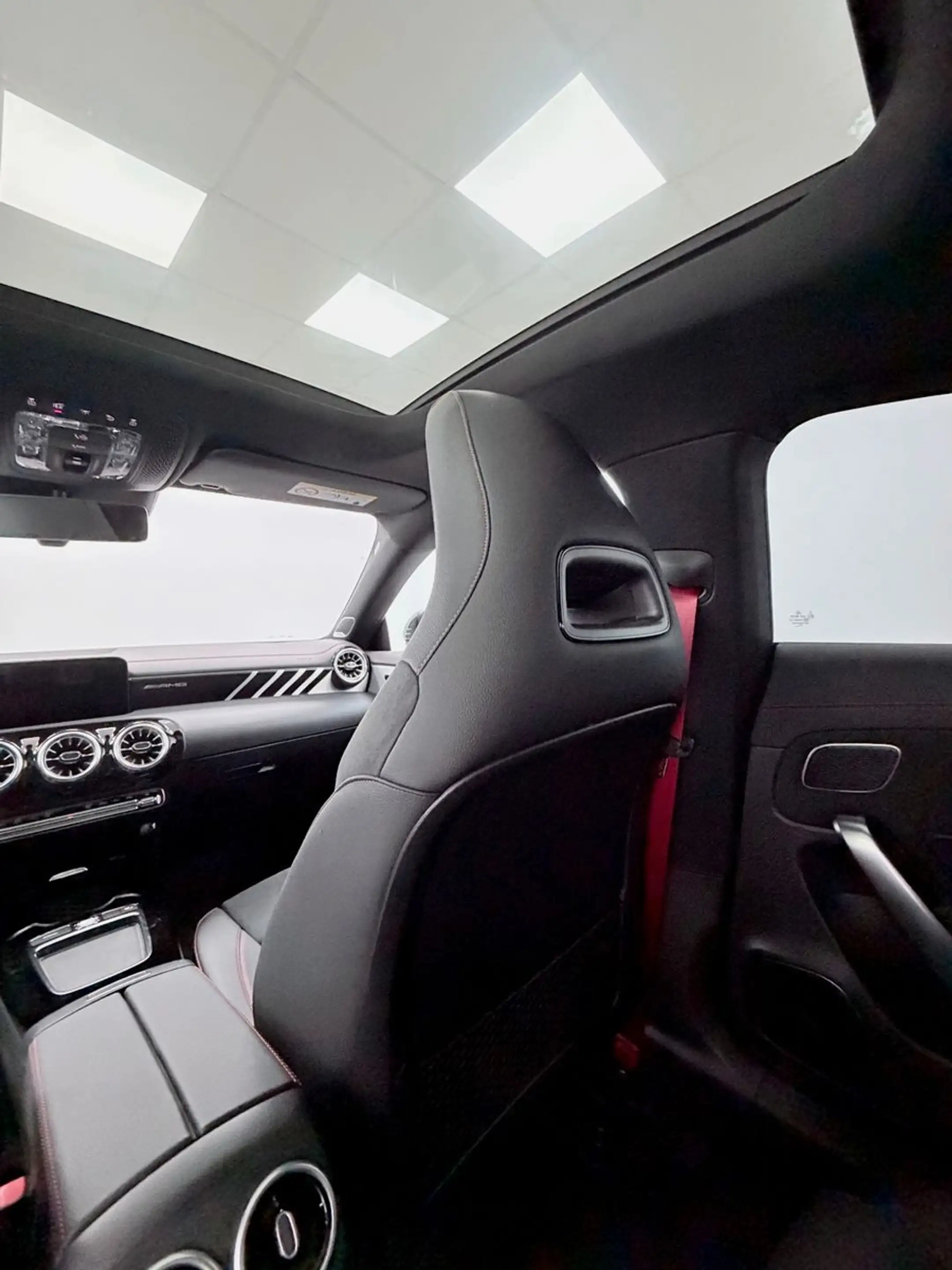 Mercedes-Benz CLA 35 AMG 4Matic.PANO.360°KAM.HUD.LED.NIGHT — photo 22
