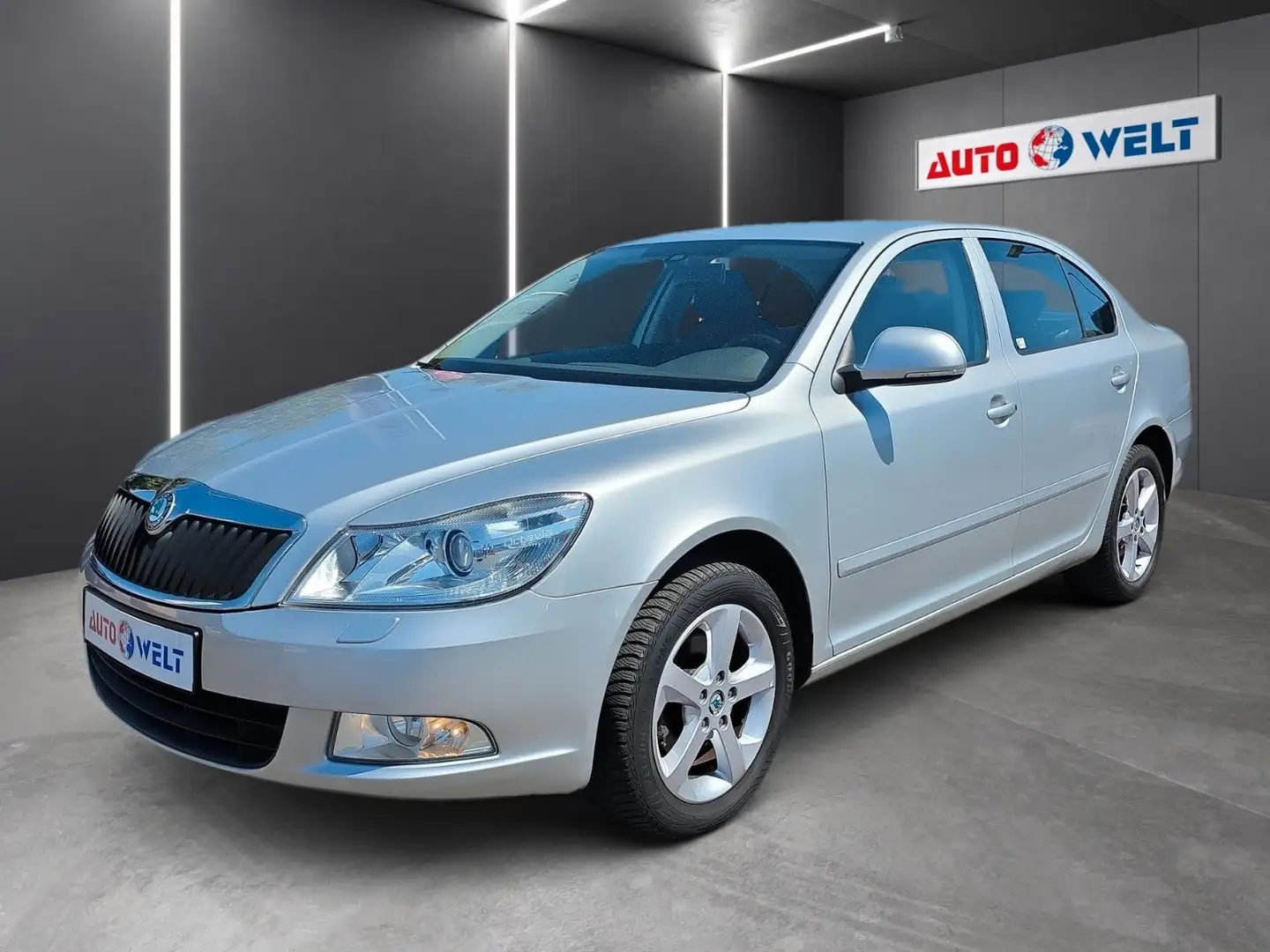 Skoda Octavia Lim. 1.4 TSI BiXenon Klima Sitzhzg Tempo Silber - 1