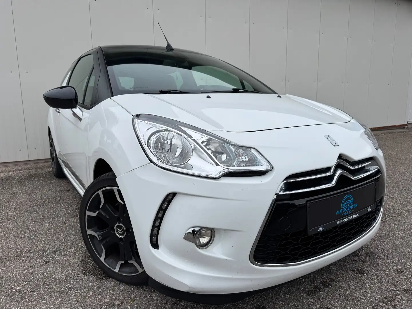 Citroen DS3 Cabrio SportChic *NAVI*LEDER*KLIMA* Weiß - 1