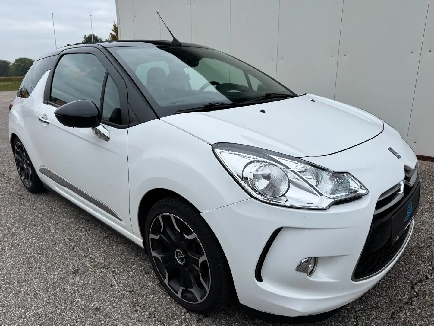 Citroen DS3 Cabrio SportChic *NAVI*LEDER*KLIMA* Weiß - 2