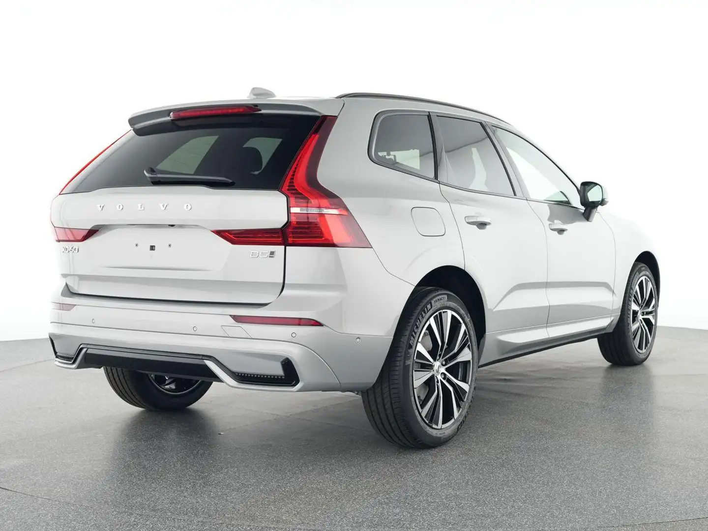 Volvo XC60 B5 AWD Ultra Dark 360° 4xSHZ ACC HUD PANO Silber - 2
